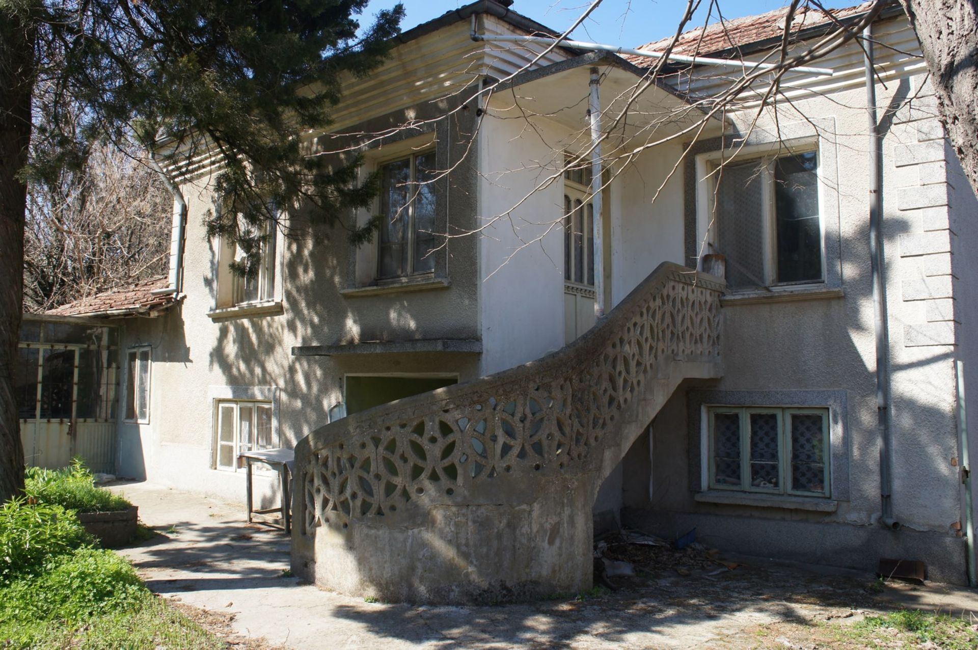 FREEHOLD HOME AND 3,500 SQM OF LAND IN SLOMER, BULGARIA - Image 9 of 28