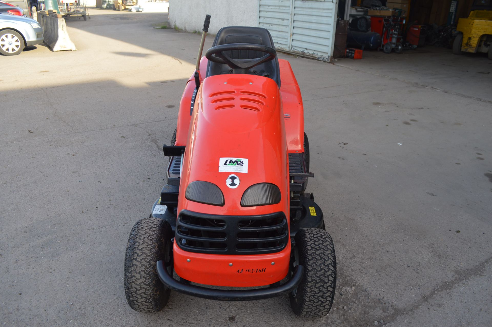 AVON LAWNSTAR LS 160 H RIDE-ON LAWN MOWER - Image 3 of 9