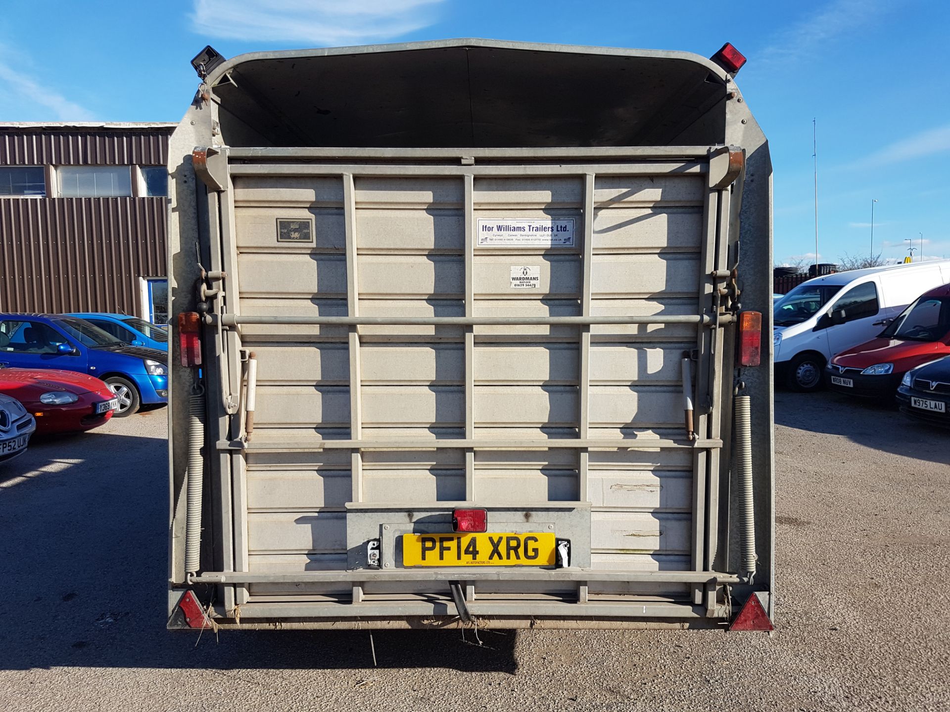 2008 TA-510 LIVESTOCK IFOR WILLIAMS TWIN AXLE TRAILER FITTED WITH SHEET DECKS - Image 13 of 14