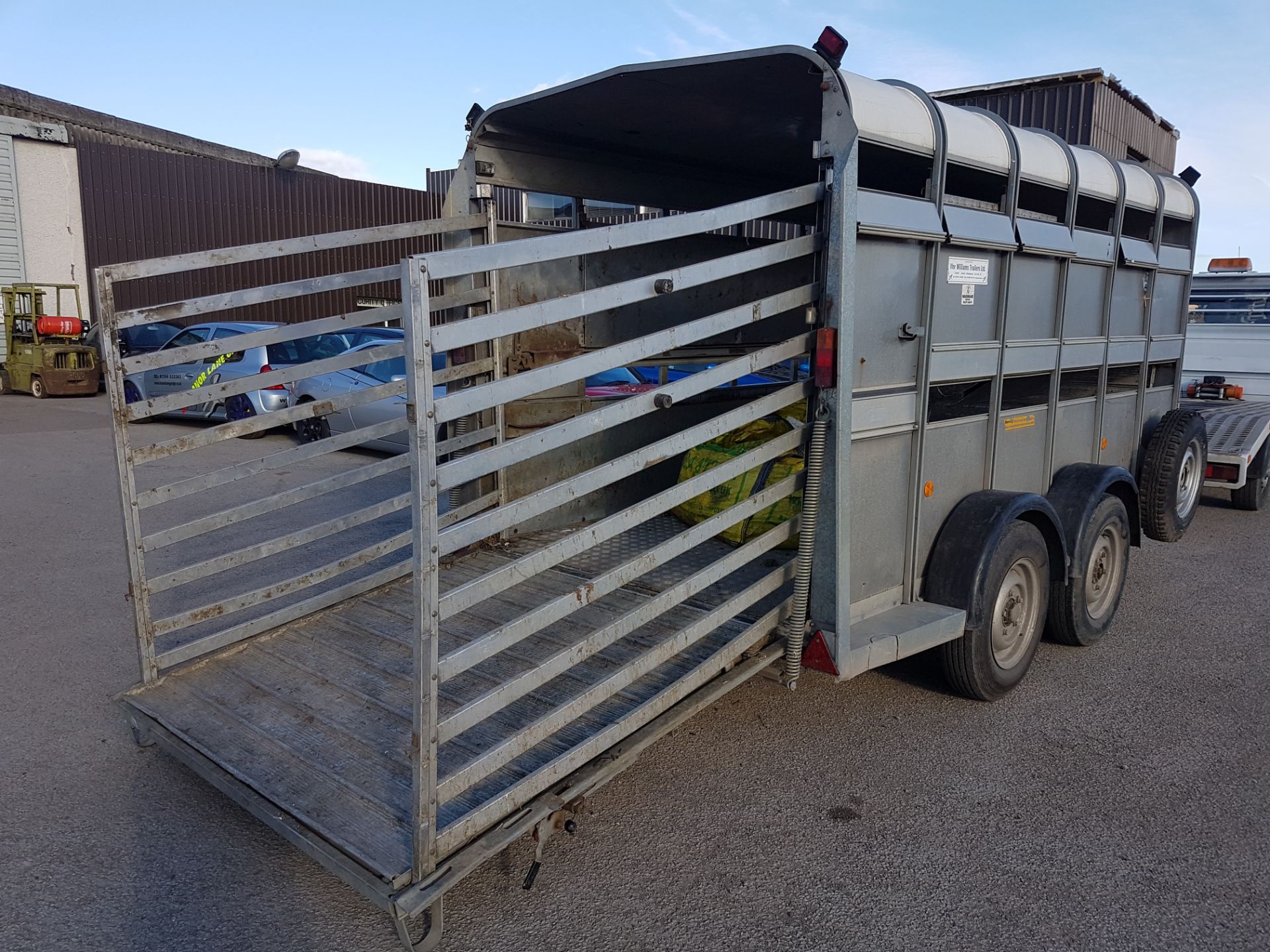 2008 TA-510 LIVESTOCK IFOR WILLIAMS TWIN AXLE TRAILER FITTED WITH SHEET DECKS - Image 6 of 14