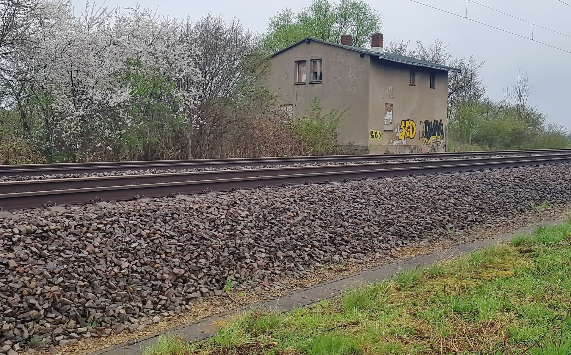 LARGE RAILWAY COTTAGE IN LIEBSCHÜTZBERG, SAXONY, GERMANY - Image 2 of 20