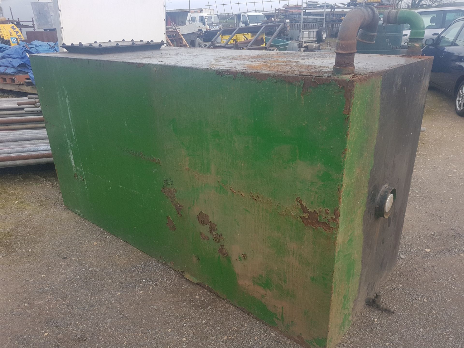 APPROX 1500 LITRE FUEL TANK