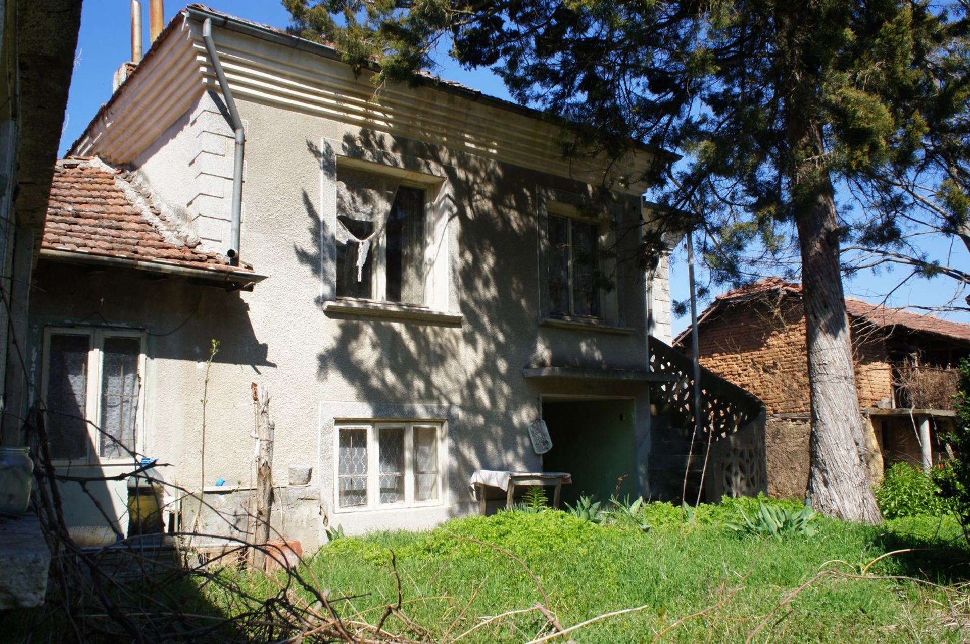 FREEHOLD HOME AND 3,500 SQM OF LAND IN SLOMER, BULGARIA - Image 8 of 28