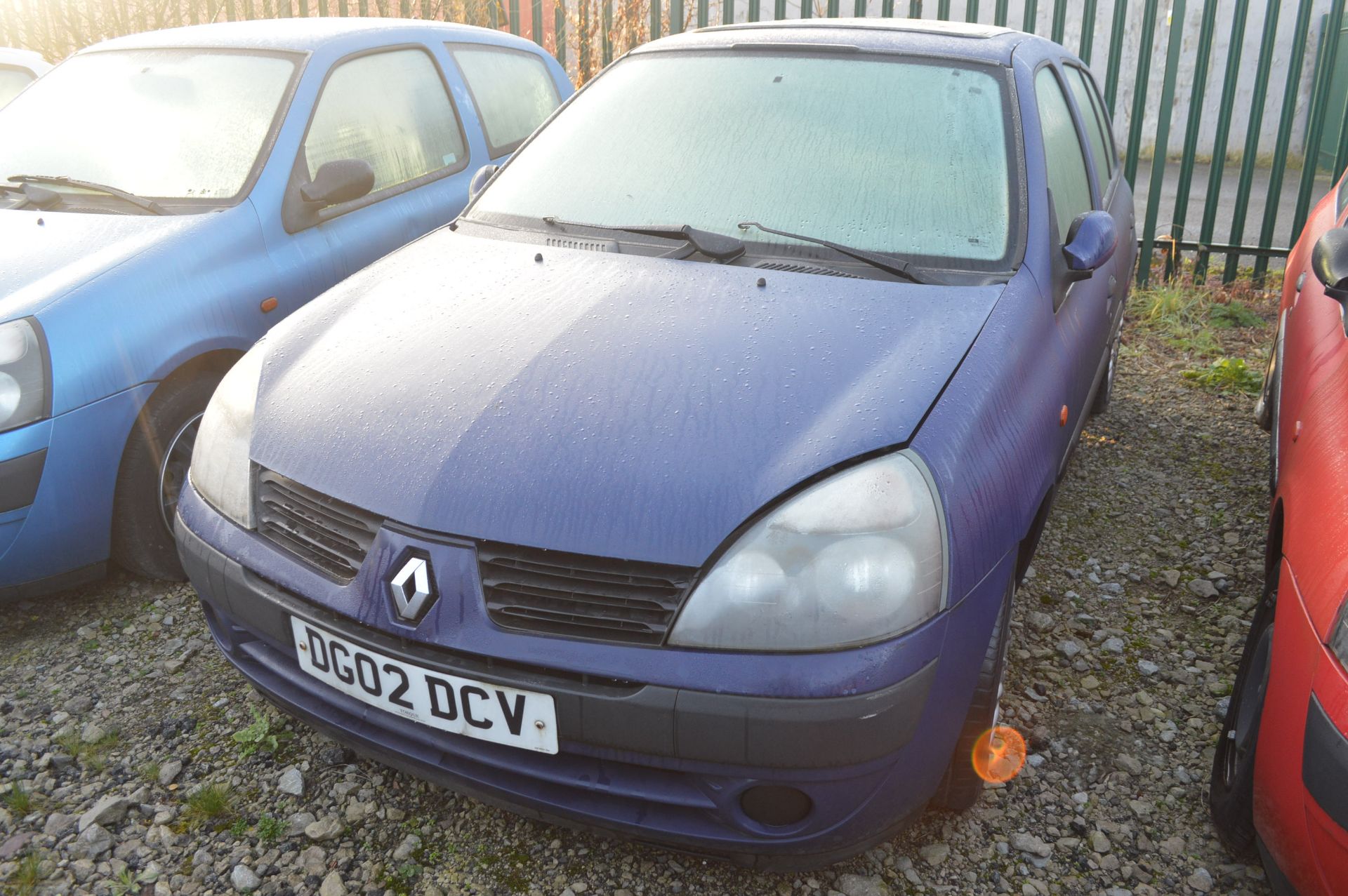 2002/02 REG BLUE RENAULT CLIO EXPRESSION 16V - SELLING AS SPARES / REPAIRS *NO VAT* - Image 2 of 9