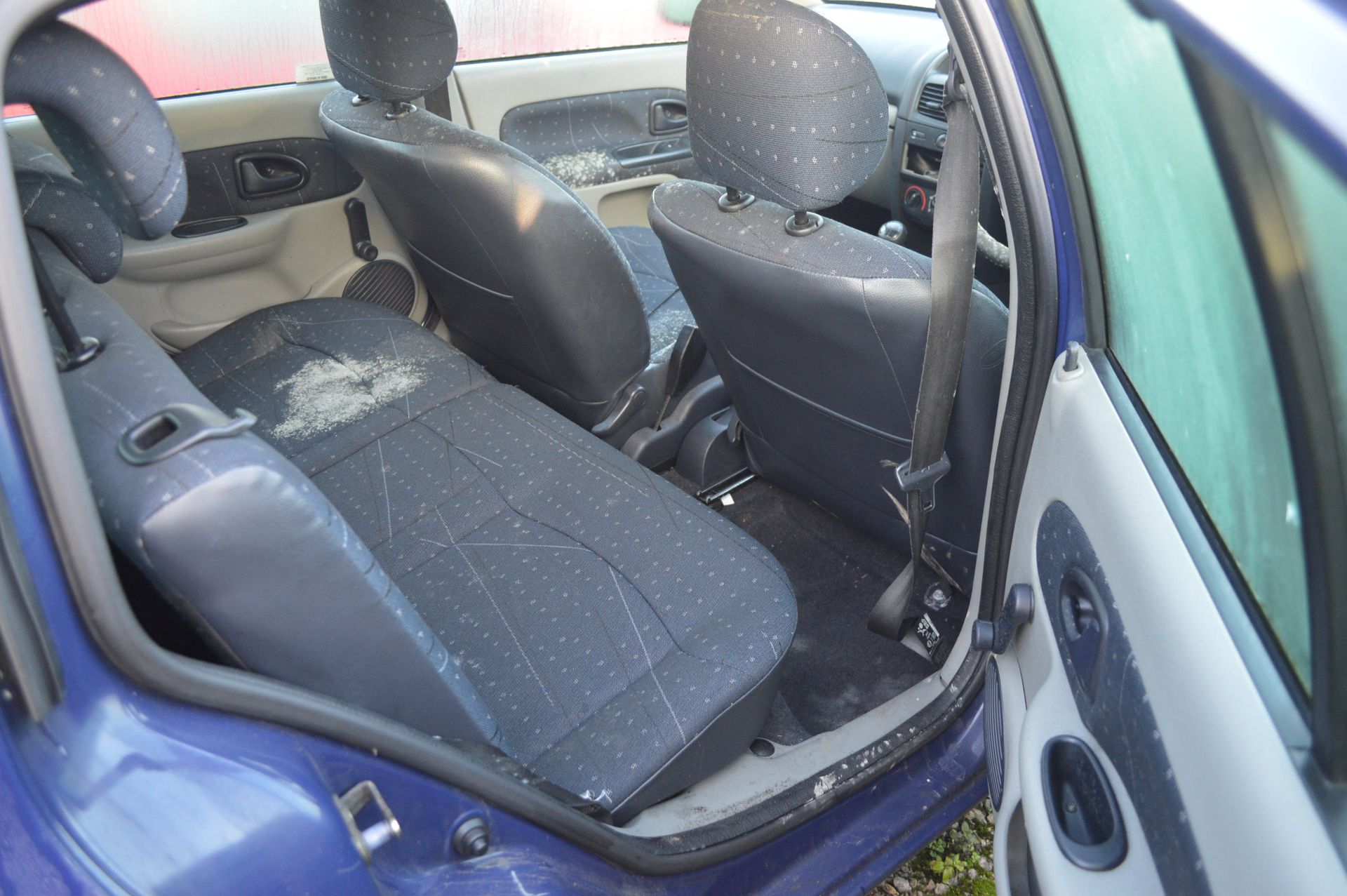 2002/02 REG BLUE RENAULT CLIO EXPRESSION 16V - SELLING AS SPARES / REPAIRS *NO VAT* - Image 7 of 9