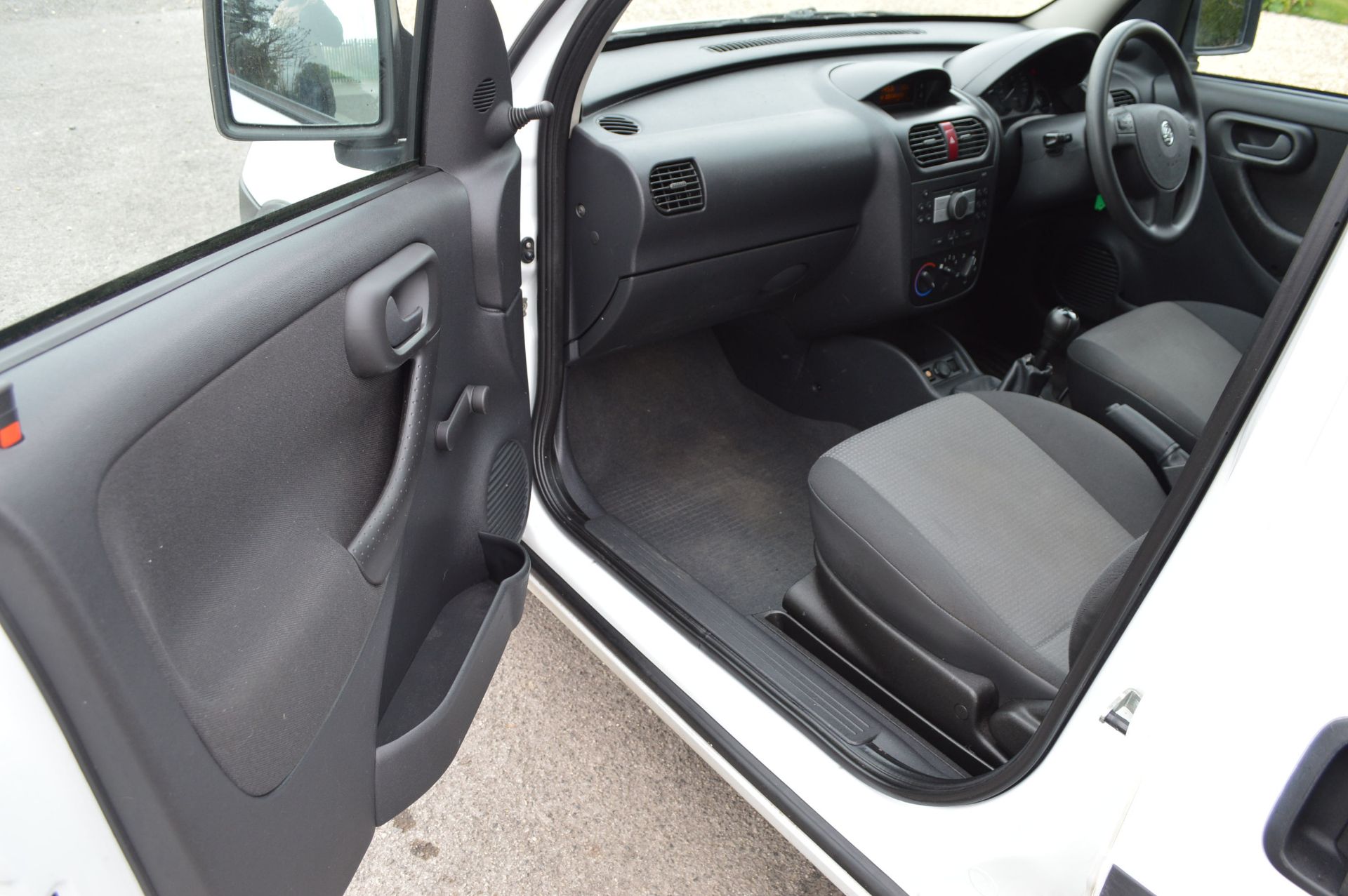 2007/07 REG VAUXHALL COMBO 2000 CDTI, SHOWING 1 OWNER - Image 9 of 17