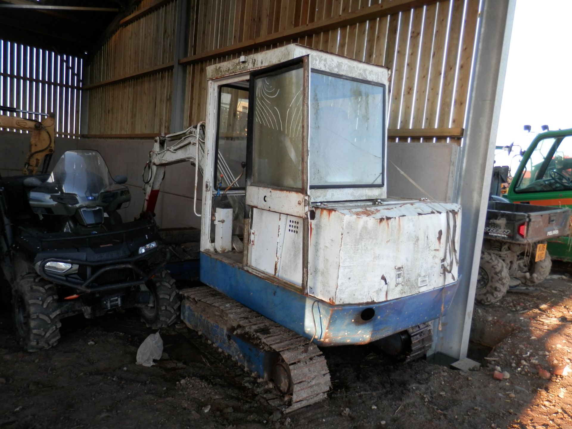 WORKING VINTAGE NISSAN 3.5 TONNE DIGGER. - Image 2 of 8