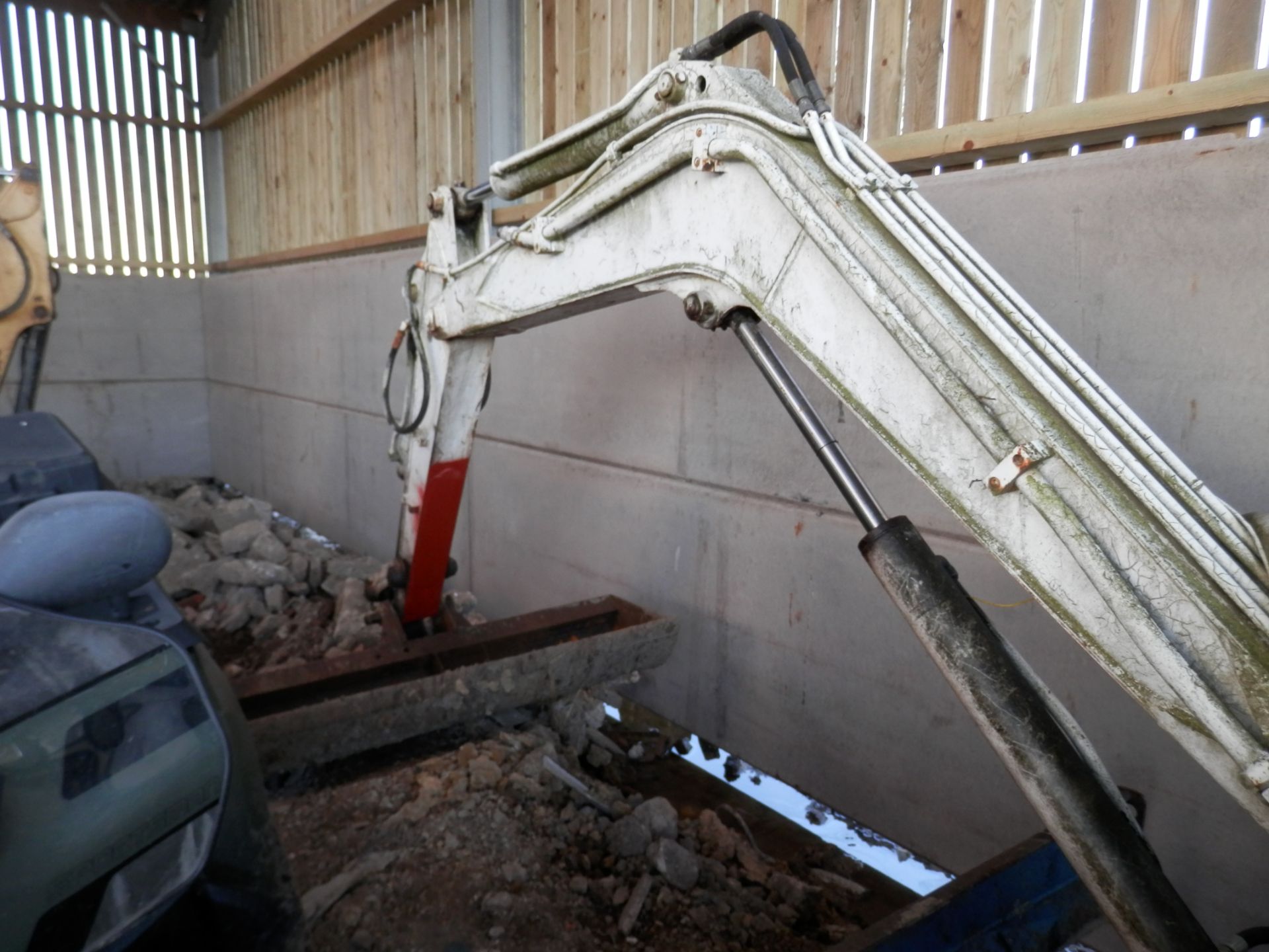 WORKING VINTAGE NISSAN 3.5 TONNE DIGGER. - Image 7 of 8