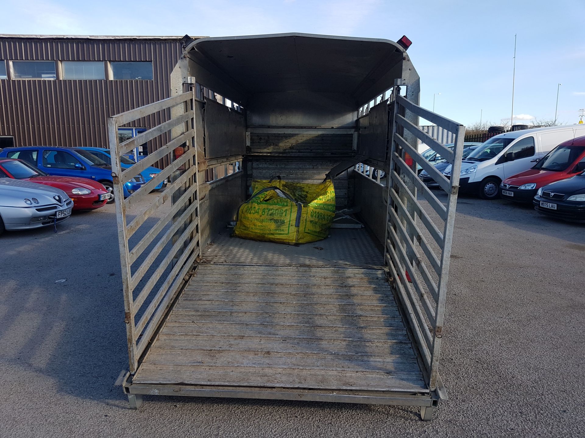 2008 TA-510 LIVESTOCK IFOR WILLIAMS TWIN AXLE TRAILER FITTED WITH SHEET DECKS - Image 5 of 14