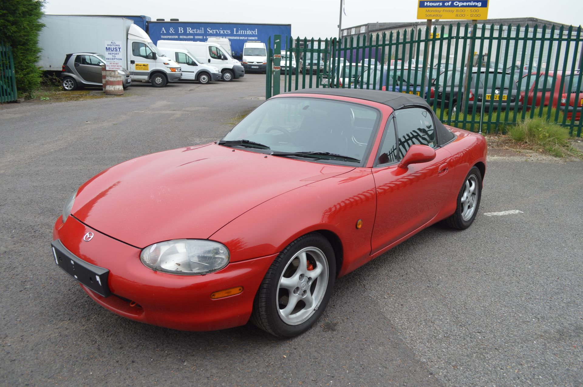 2001/Y REG MAZDA MX-5 1.81 CONVERTIBLE, UPRATED SUSPENSION, BRAKES, INDUCTION ETC - Image 3 of 17