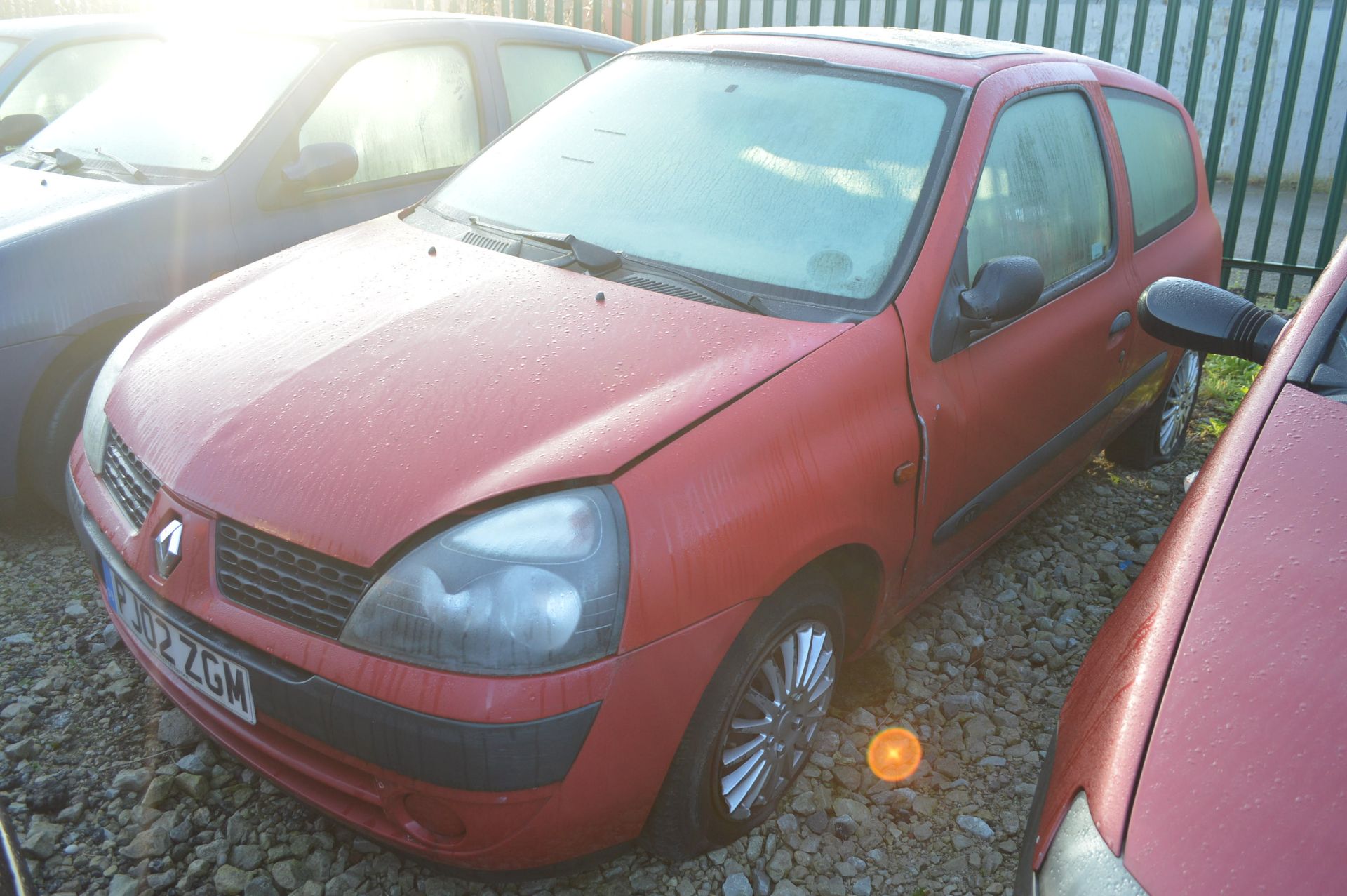 2002/02 REG RENAULT CLIO EXPRESSION 16V - SELLING AS SPARES / REPAIRS *NO VAT* - Image 2 of 9