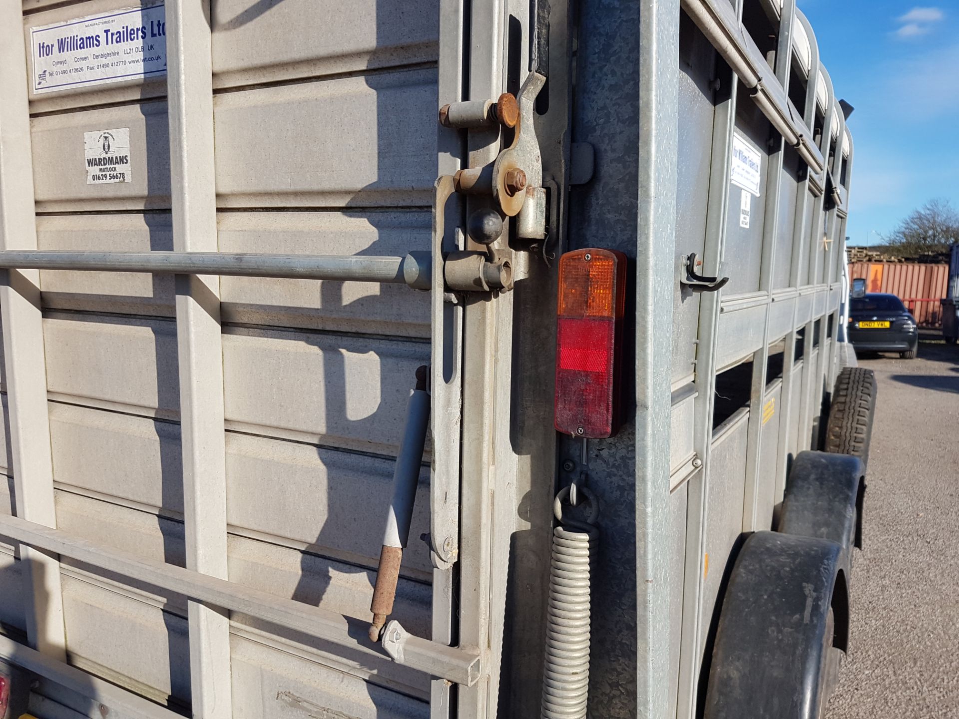 2008 TA-510 LIVESTOCK IFOR WILLIAMS TWIN AXLE TRAILER FITTED WITH SHEET DECKS - Image 14 of 14