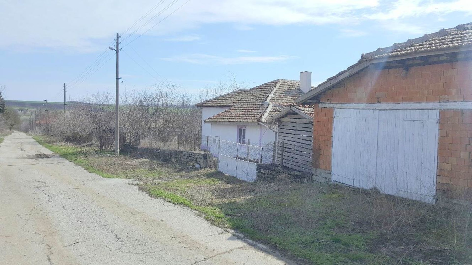 LARGE COTTAGE AND 1,050 SQM OF LAND IN IZVOROVO, BULGARIA - Image 7 of 38