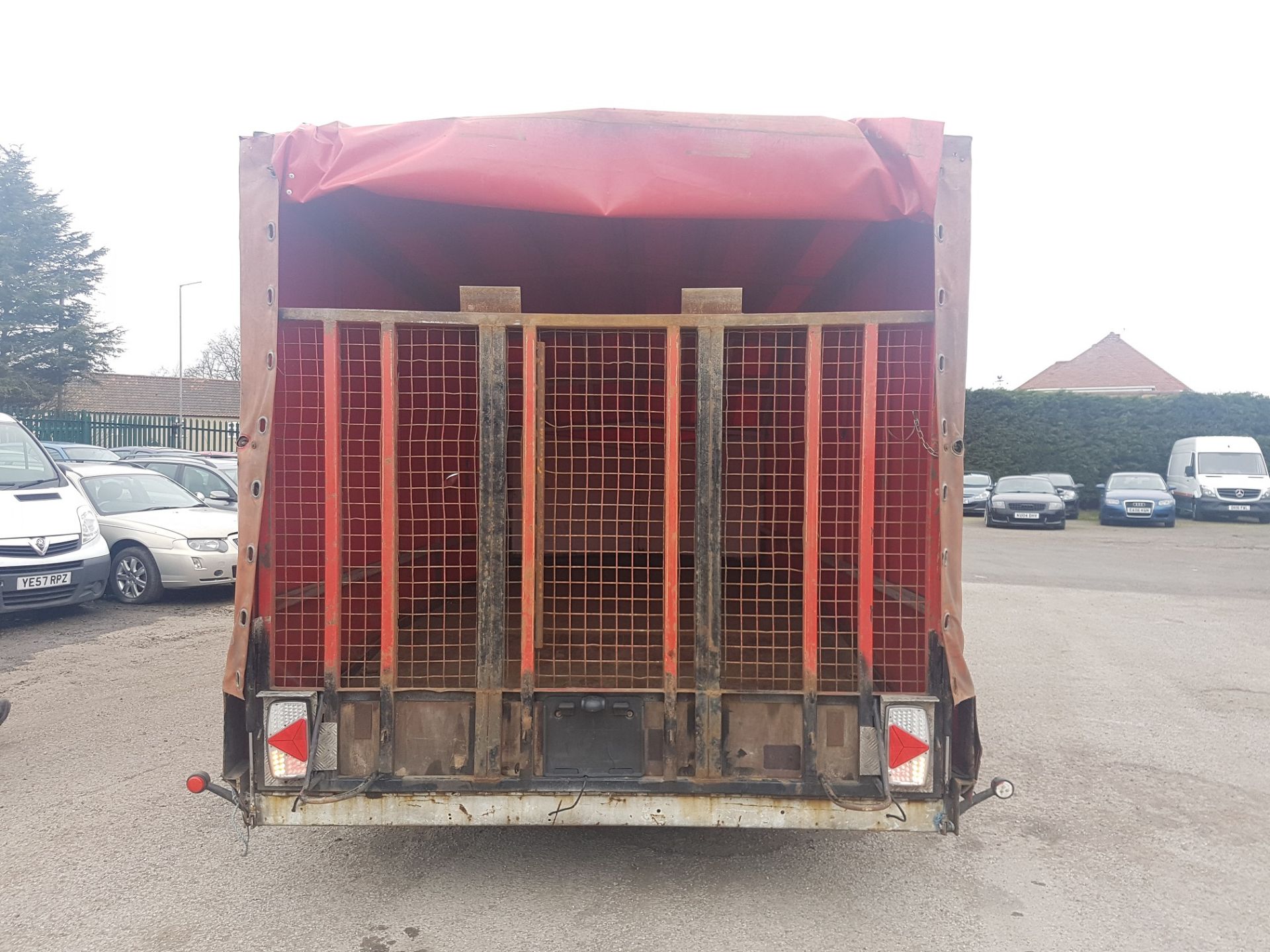 TRI-AXLE BEAVER-TAIL CAR TRANSPORTER COVERED TRAILER *PLUS VAT* - Image 6 of 13