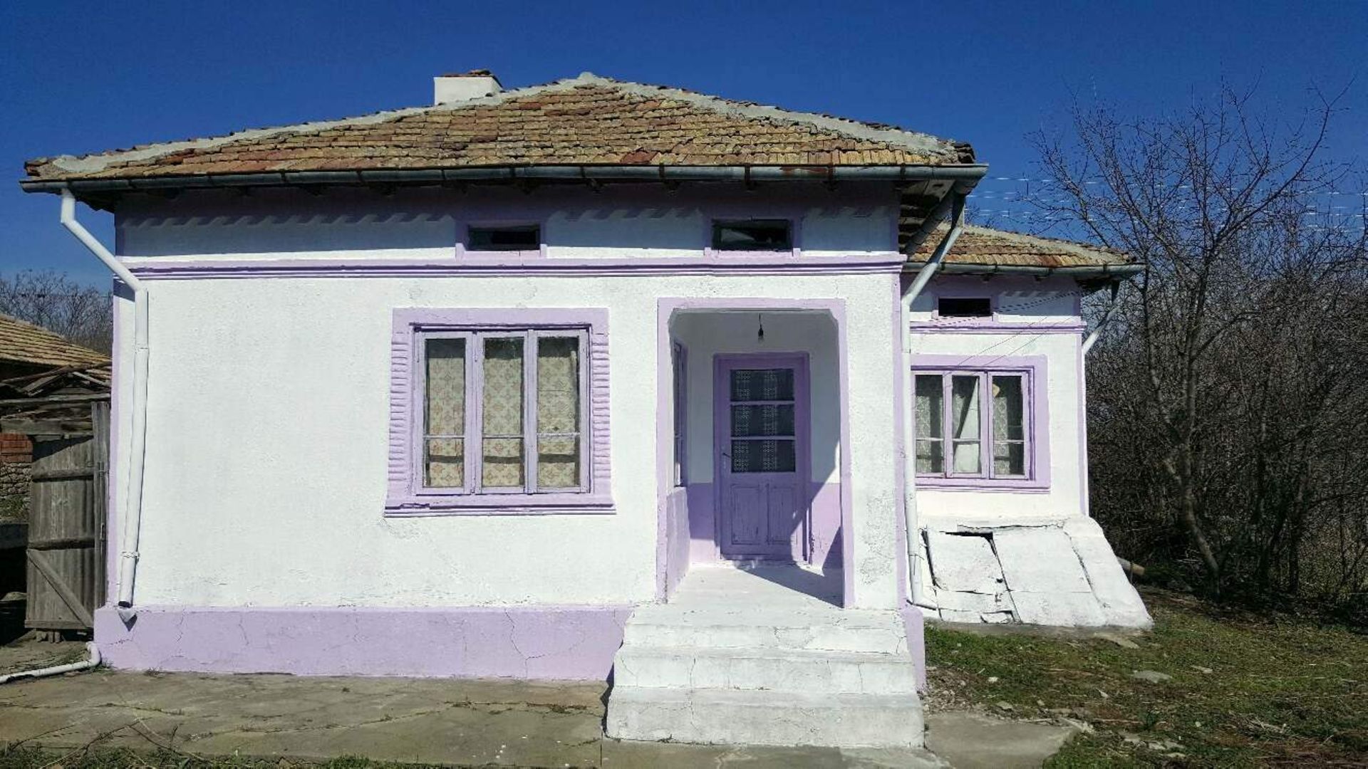 LARGE COTTAGE AND 1,050 SQM OF LAND IN IZVOROVO, BULGARIA - Image 3 of 38