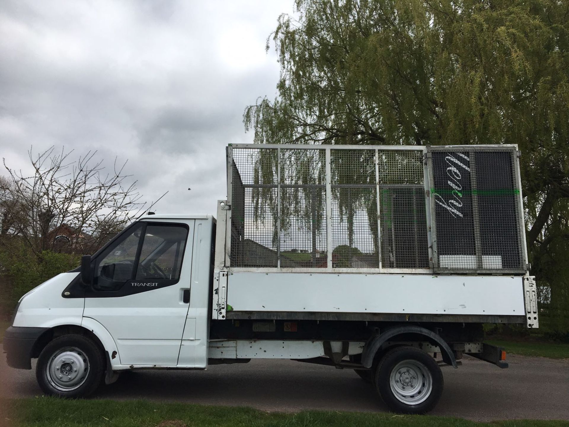 2008/08 REG FORD TRANSIT 100 T350M RWD TIPPER, SHOWING 1 FORMER KEEPER - Image 4 of 10