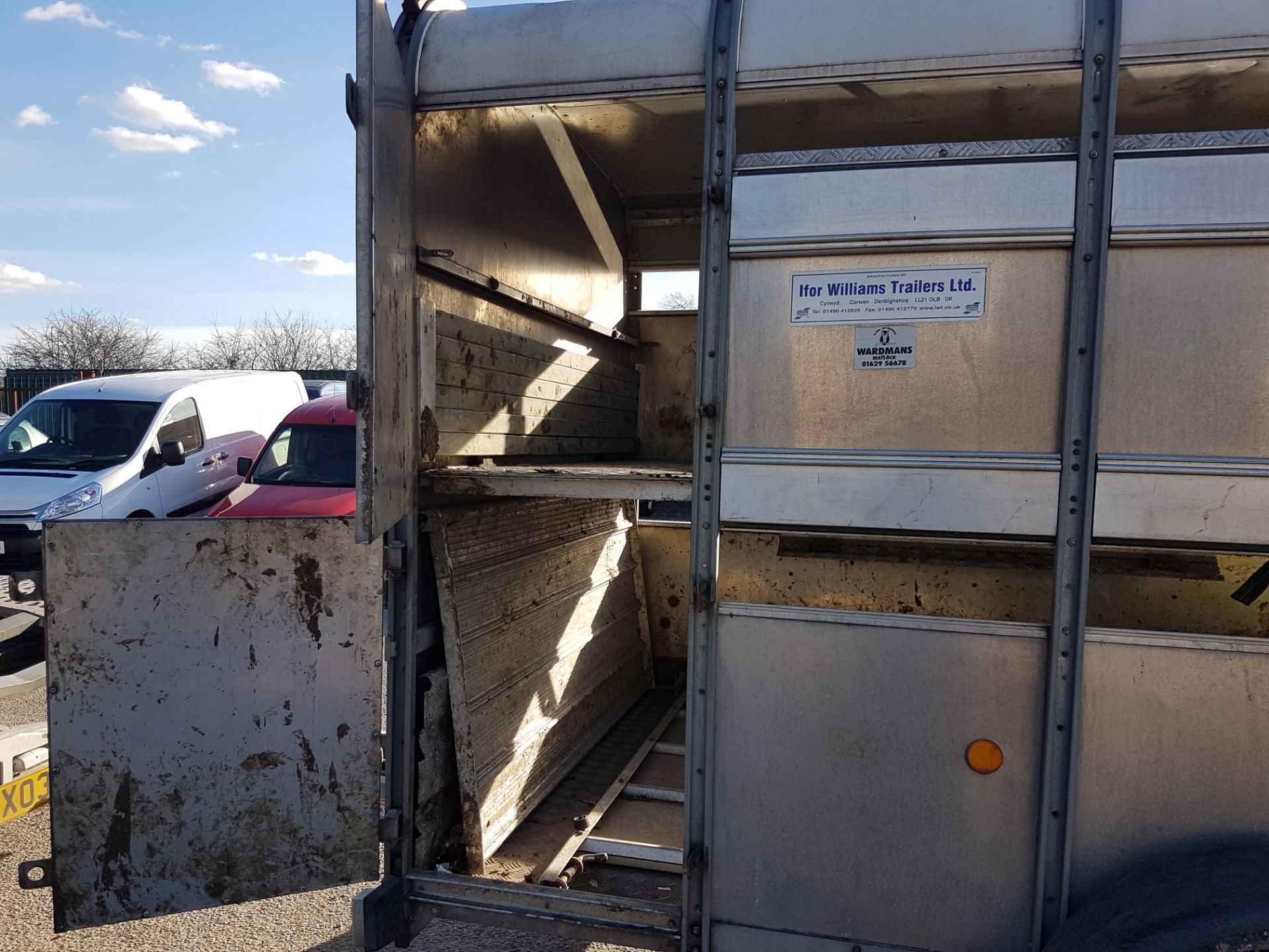 2008 TA-510 LIVESTOCK IFOR WILLIAMS TWIN AXLE TRAILER FITTED WITH SHEET DECKS - Image 12 of 14