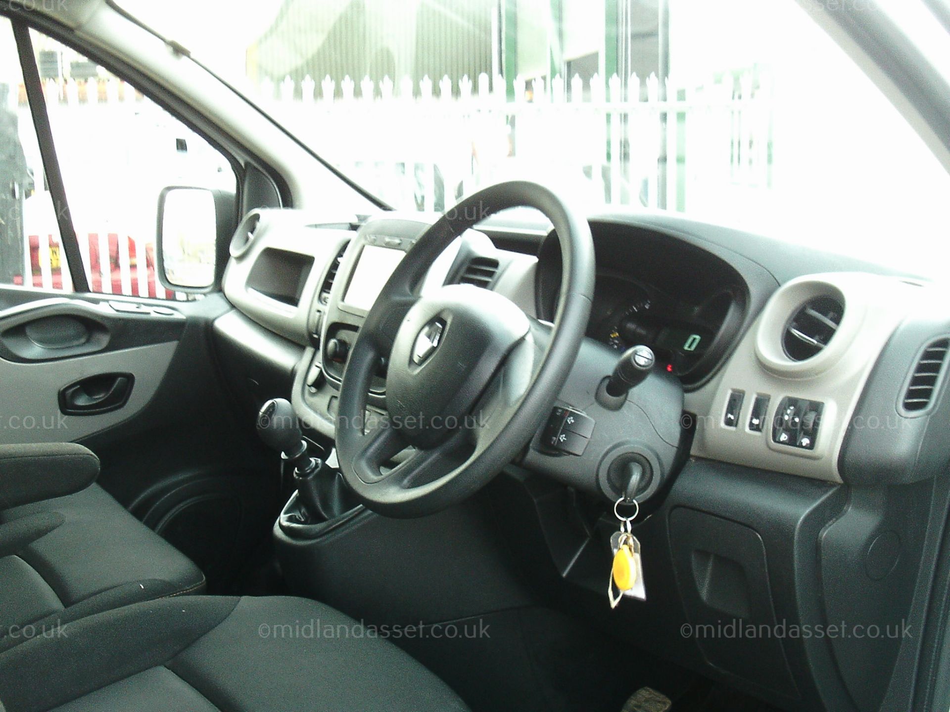 2015/65 REG RENAULT TRAFIC SL29 BUSINESS DCI PANEL VAN ONE OWNER - Image 8 of 12