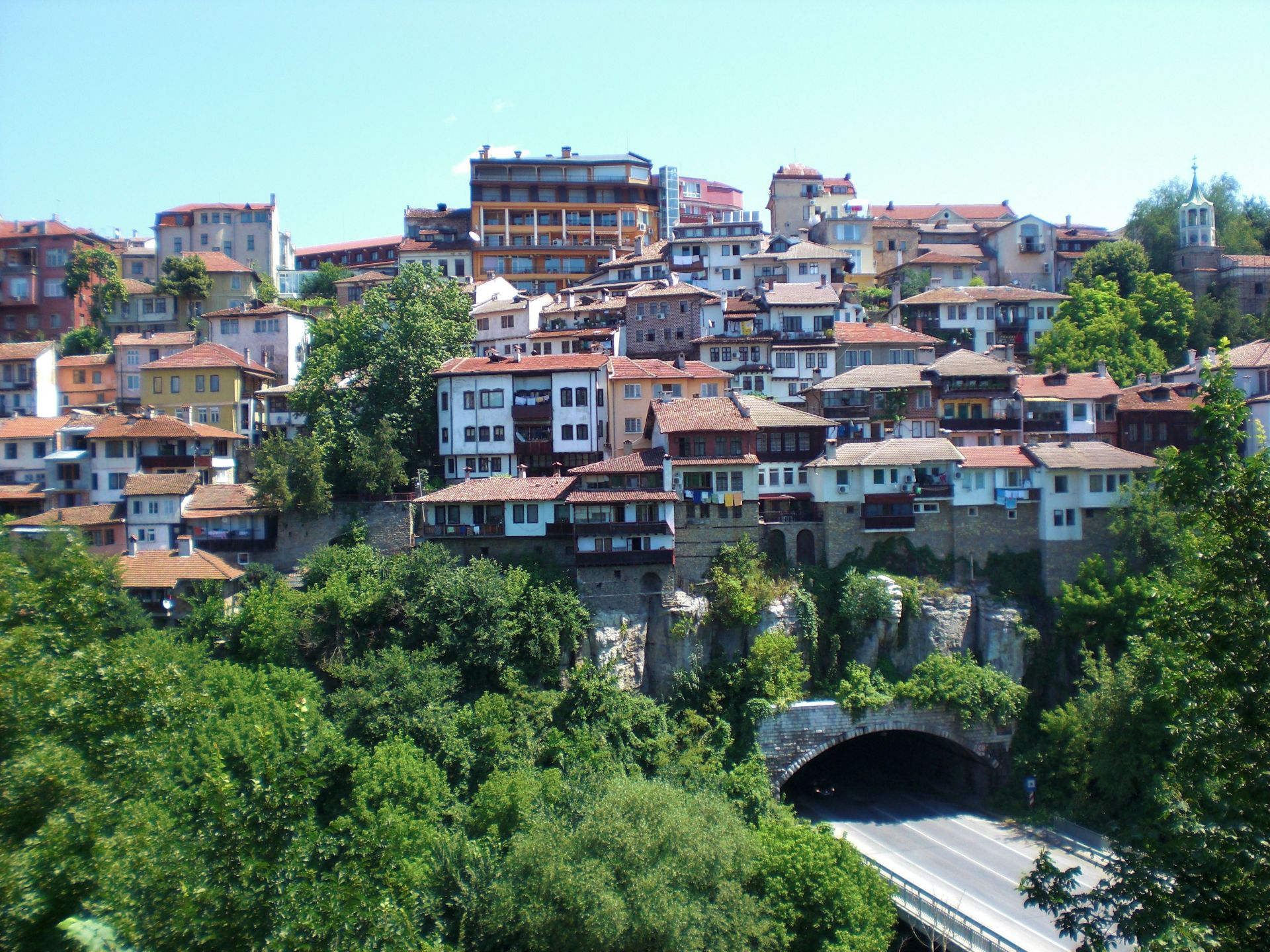 FREEHOLD APARTMENT BLOCK IN VELIKO TARNOVO, BULGARIA - Image 46 of 56