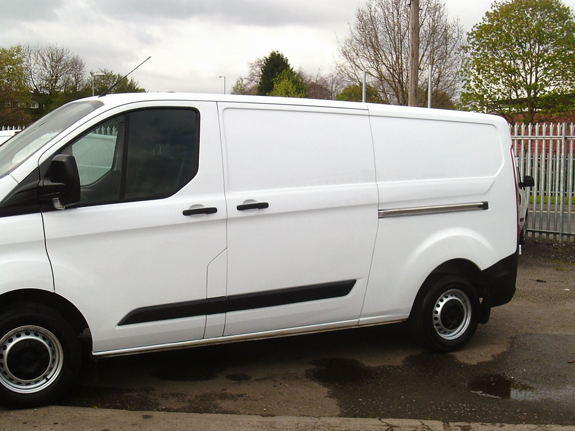 2015/15 REG FORD TRANSIT CUSTOM 290 ECO-TECH LONG-WHEEL BASE, SHOWING 1 OWNER *PLUS VAT* - Image 3 of 11