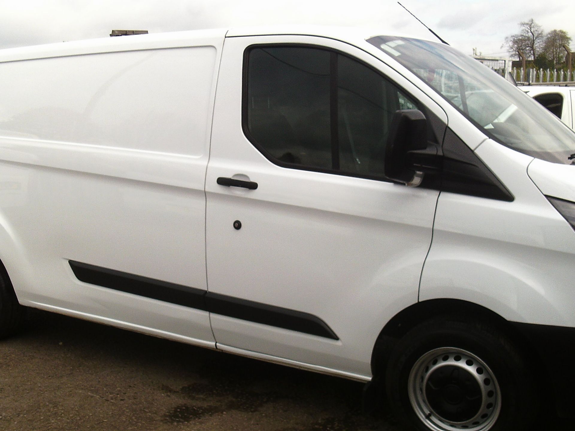 2015/15 REG FORD TRANSIT CUSTOM 290 ECO-TECH LONG-WHEEL BASE, SHOWING 1 OWNER *PLUS VAT* - Image 4 of 11