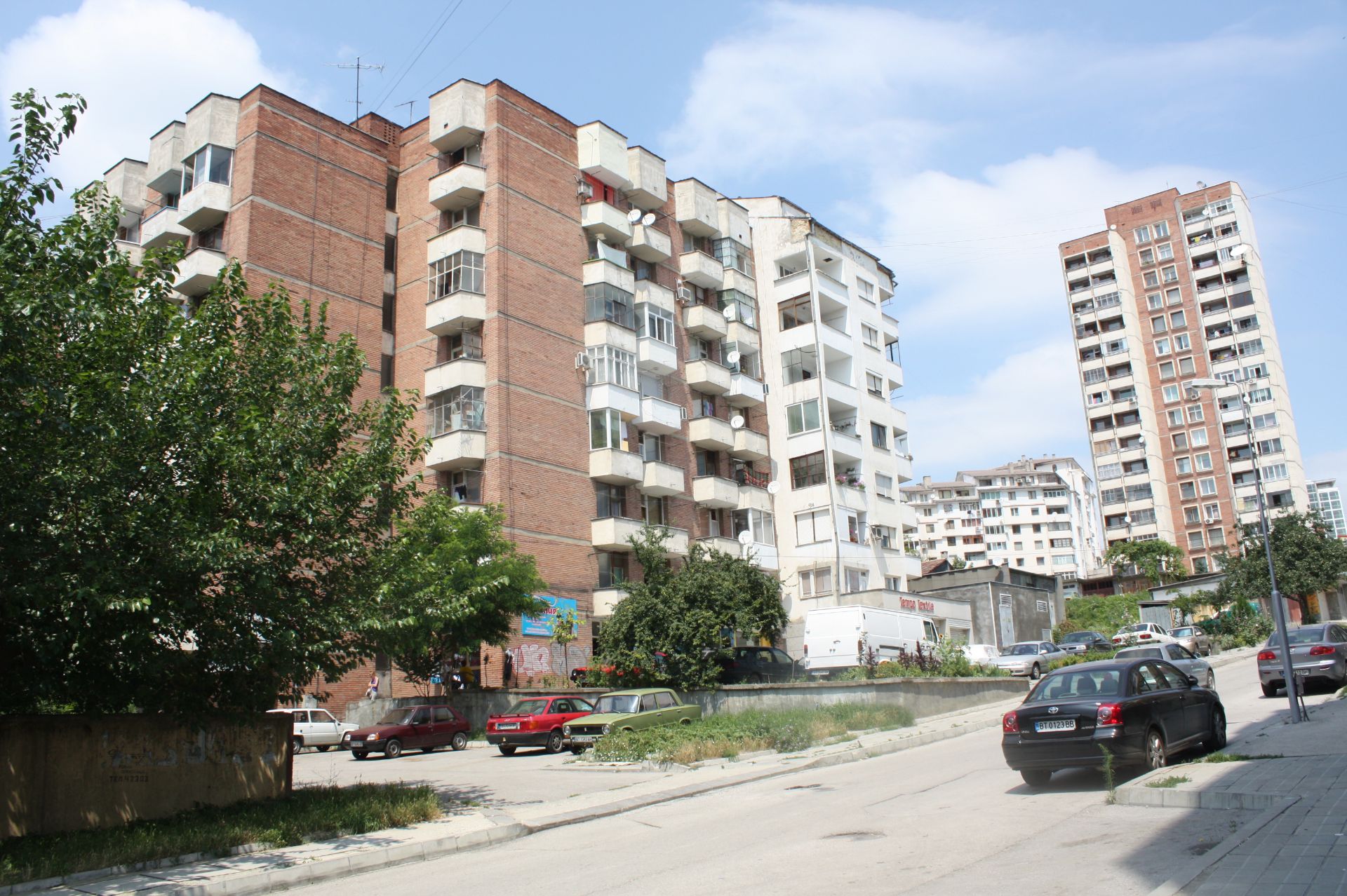 FREEHOLD APARTMENT BLOCK IN VELIKO TARNOVO, BULGARIA - Image 2 of 56