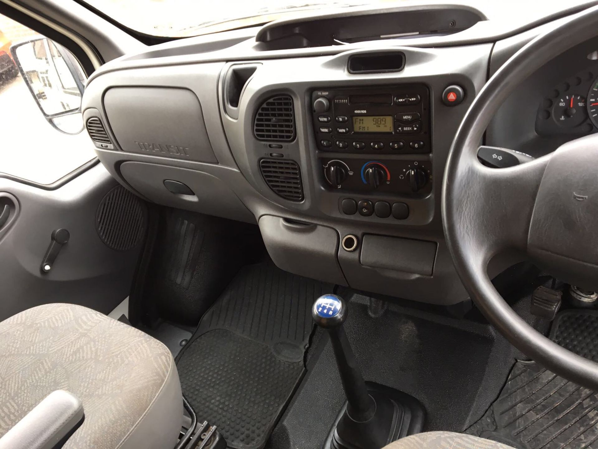 2005/05 REG FORD TRANSIT 300 MWB PANEL VAN, SHOWING 1 OWNER - Image 10 of 11