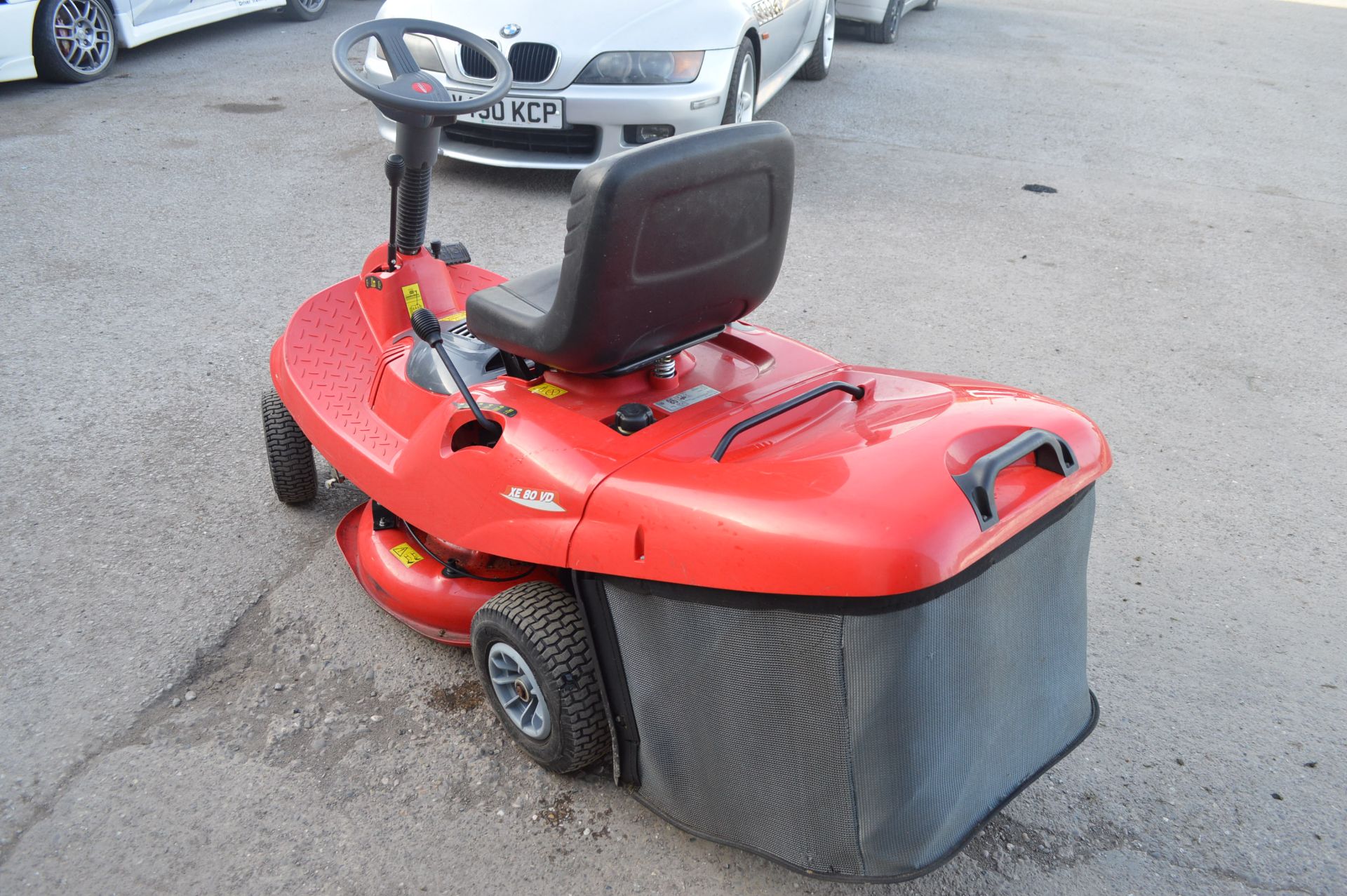 2011 CASTLE GARDEN XE 80 VD ELECTRIC START & PULL START RIDE-ON LAWN MOWER - Image 4 of 9