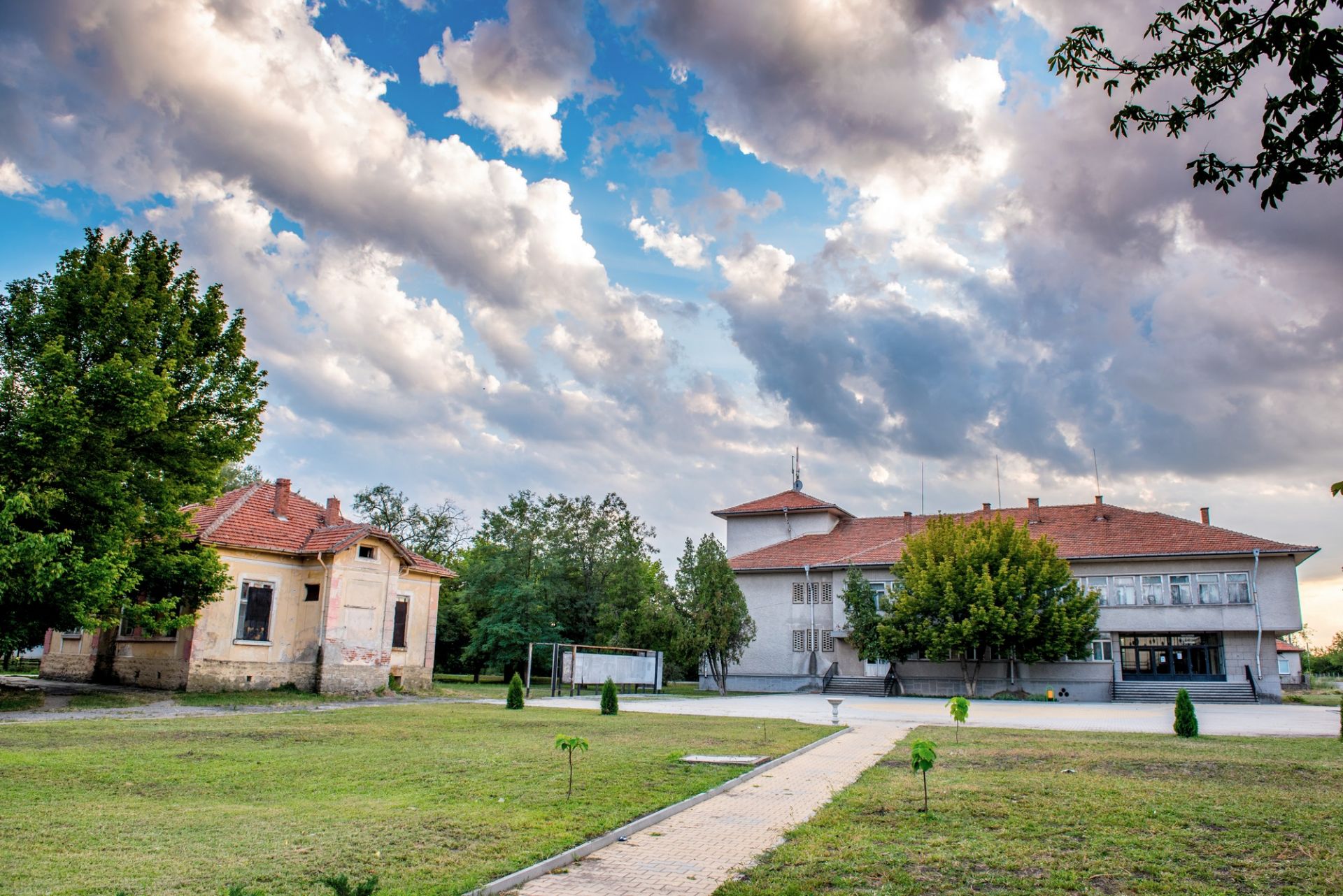 FORMER TOWN HALL, ZAGORTSI, NEAR NOVA ZAGORA, BULGARIA - Image 8 of 10