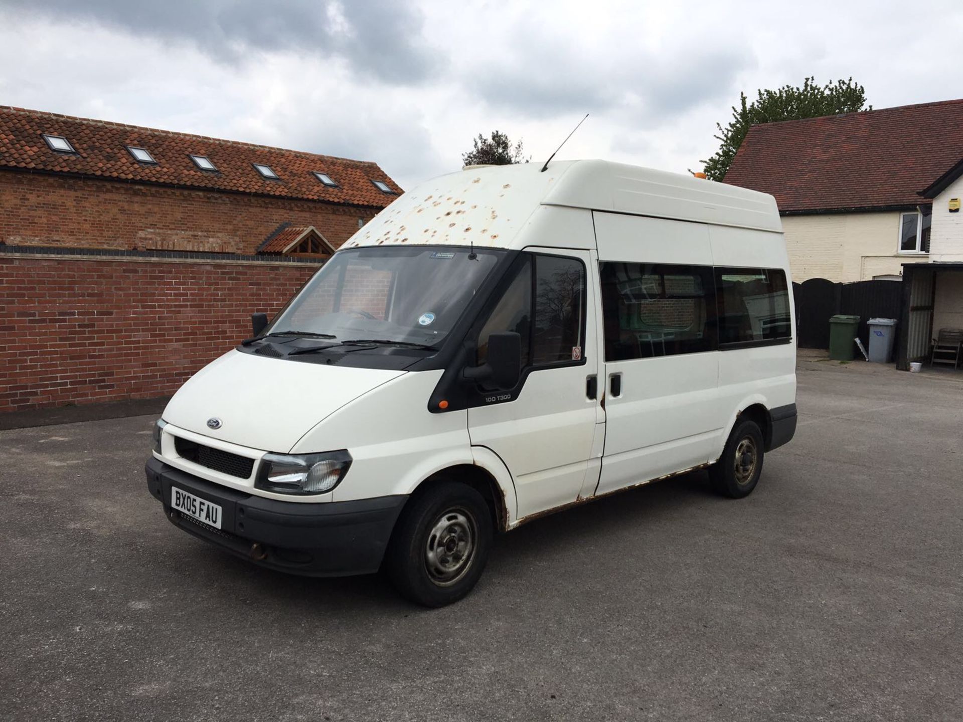 2005/05 REG FORD TRANSIT 300 MWB PANEL VAN, SHOWING 1 OWNER - Image 2 of 11