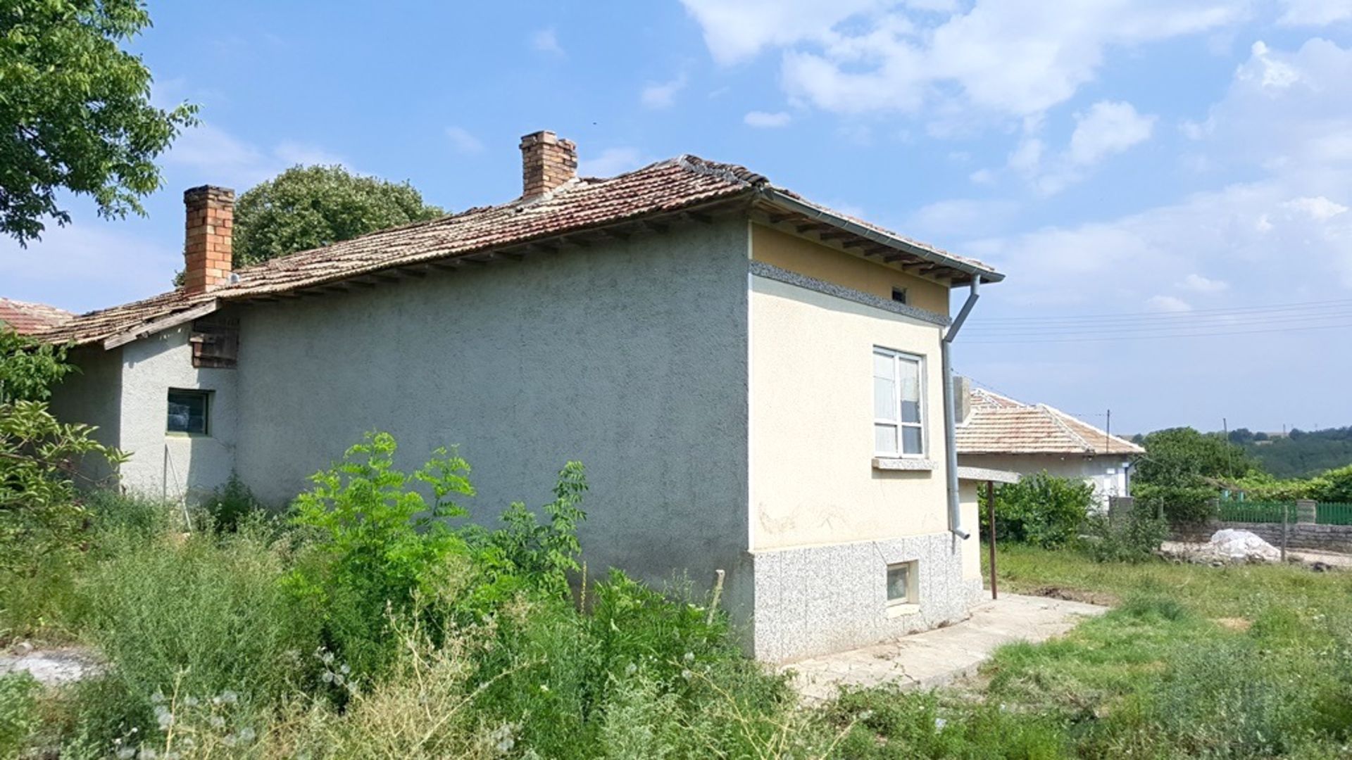 HOUSE AND 1,160 SQM OF LAND IN KRASEN, BULGARIA - Image 3 of 26