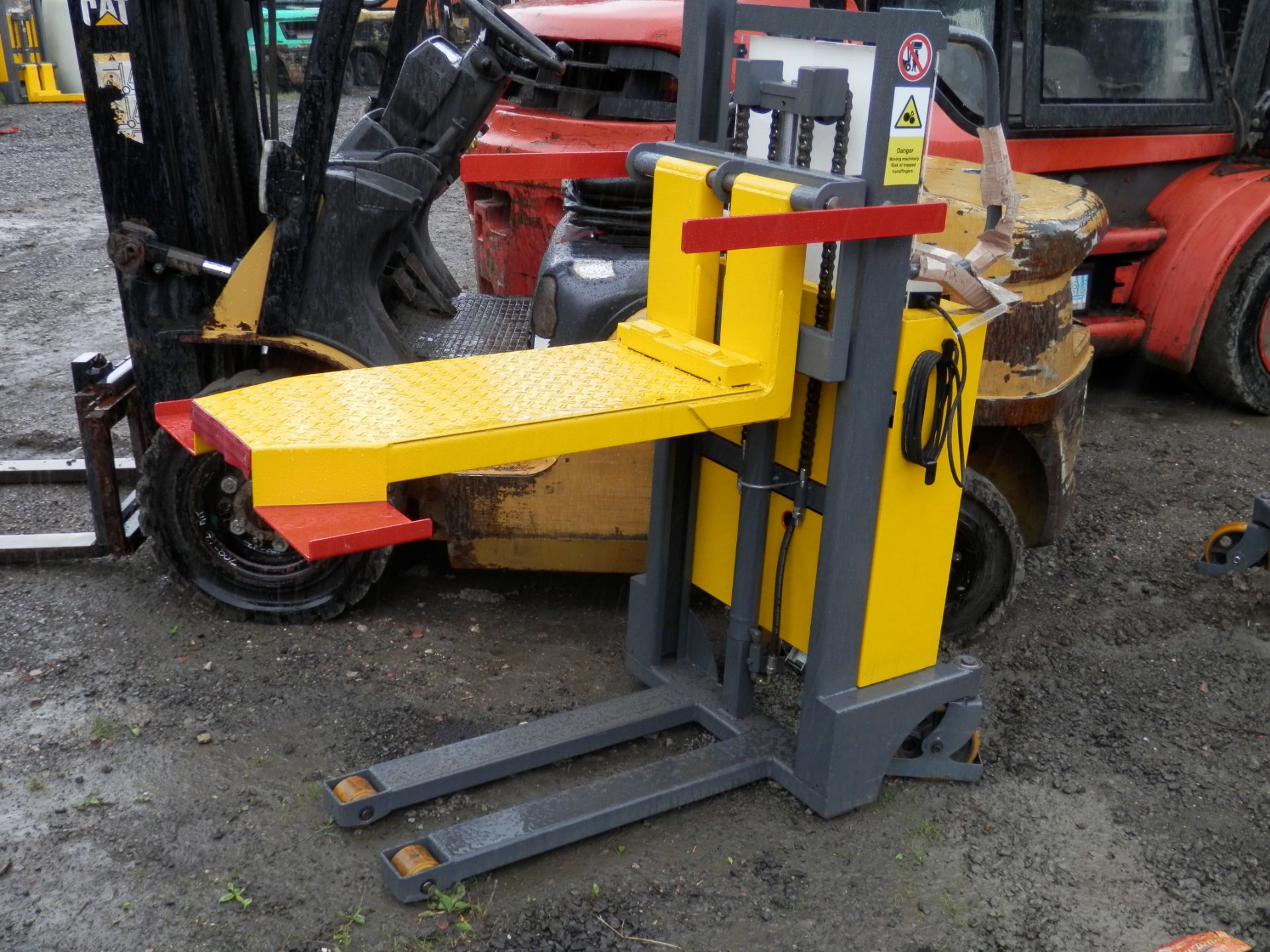 NEW WARRIOR 12V ELECTRIC PALLET TRUCK, 5 AVAILABLE. 250KG LIFT CAPACITY, 1000MM. (2 OF 5)