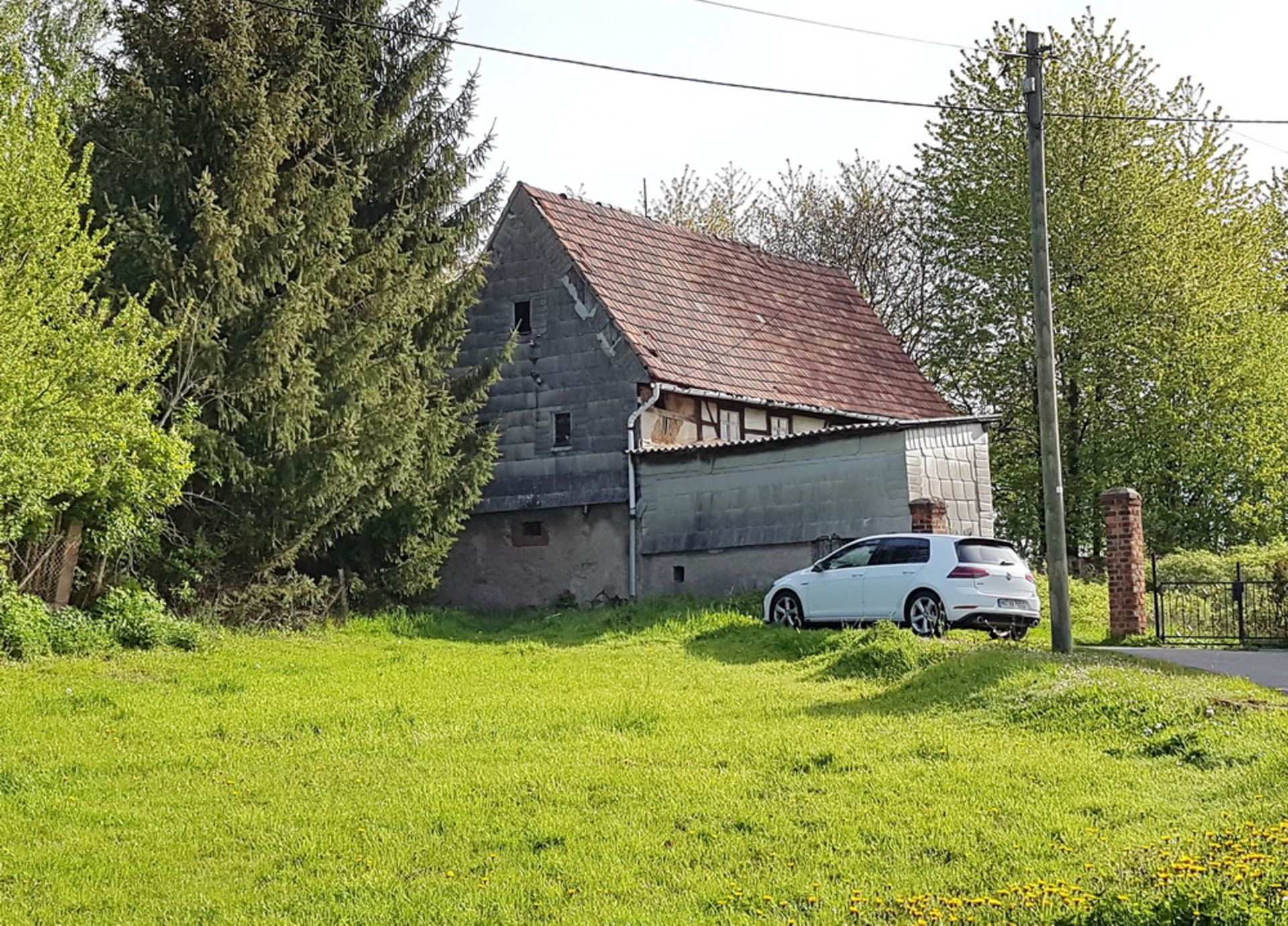 LARGE PROPERTY AND 2,361 SQM OF LAND IN SACHSENDORF, GERMANY