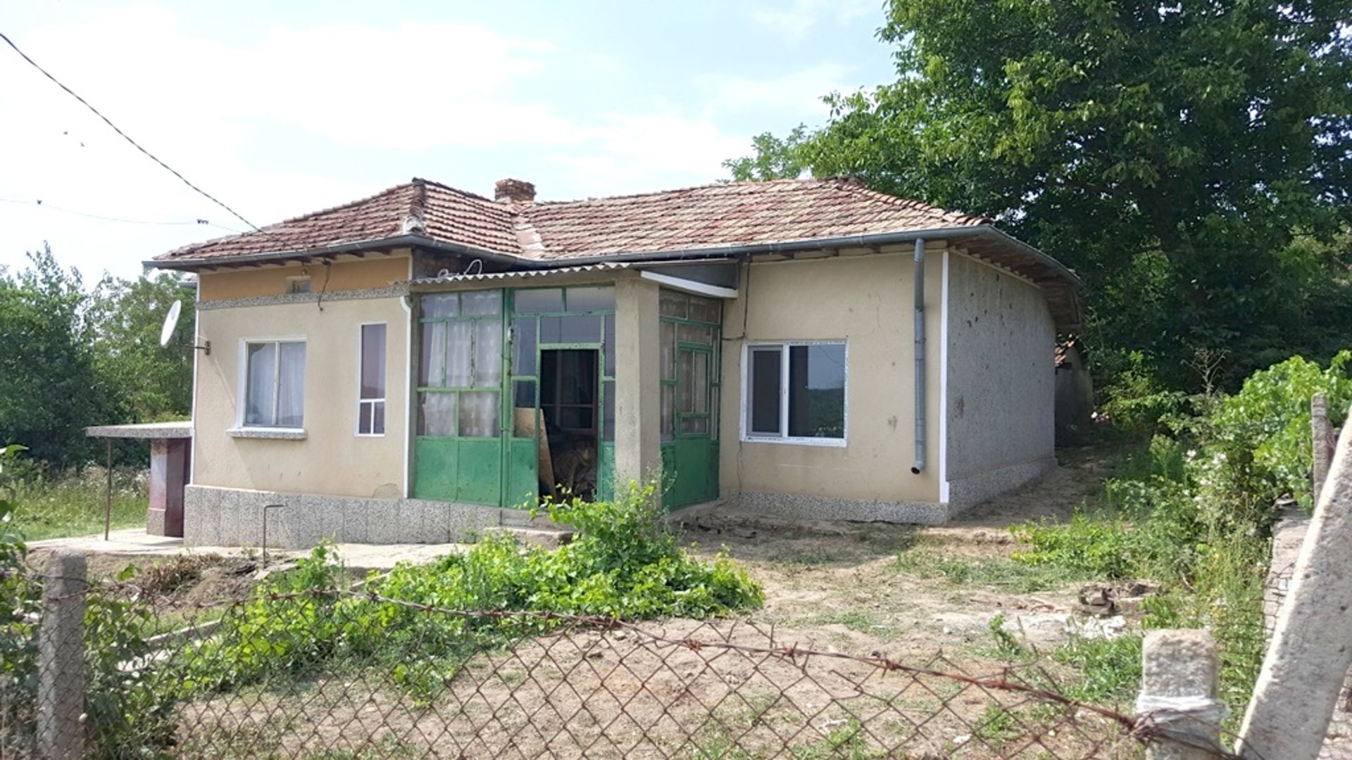 HOUSE AND 1,160 SQM OF LAND IN KRASEN, BULGARIA