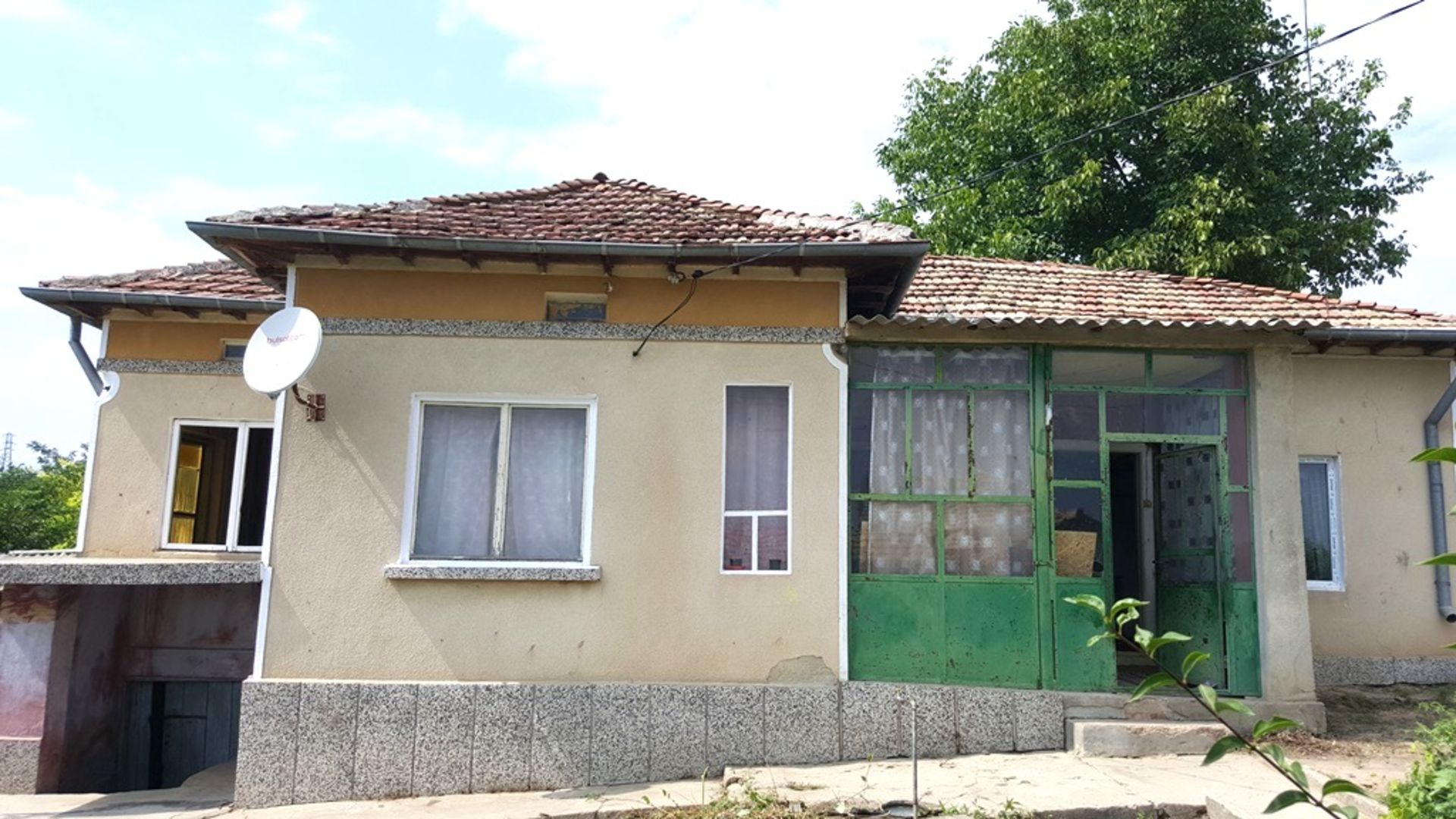 HOUSE AND 1,160 SQM OF LAND IN KRASEN, BULGARIA - Image 5 of 26