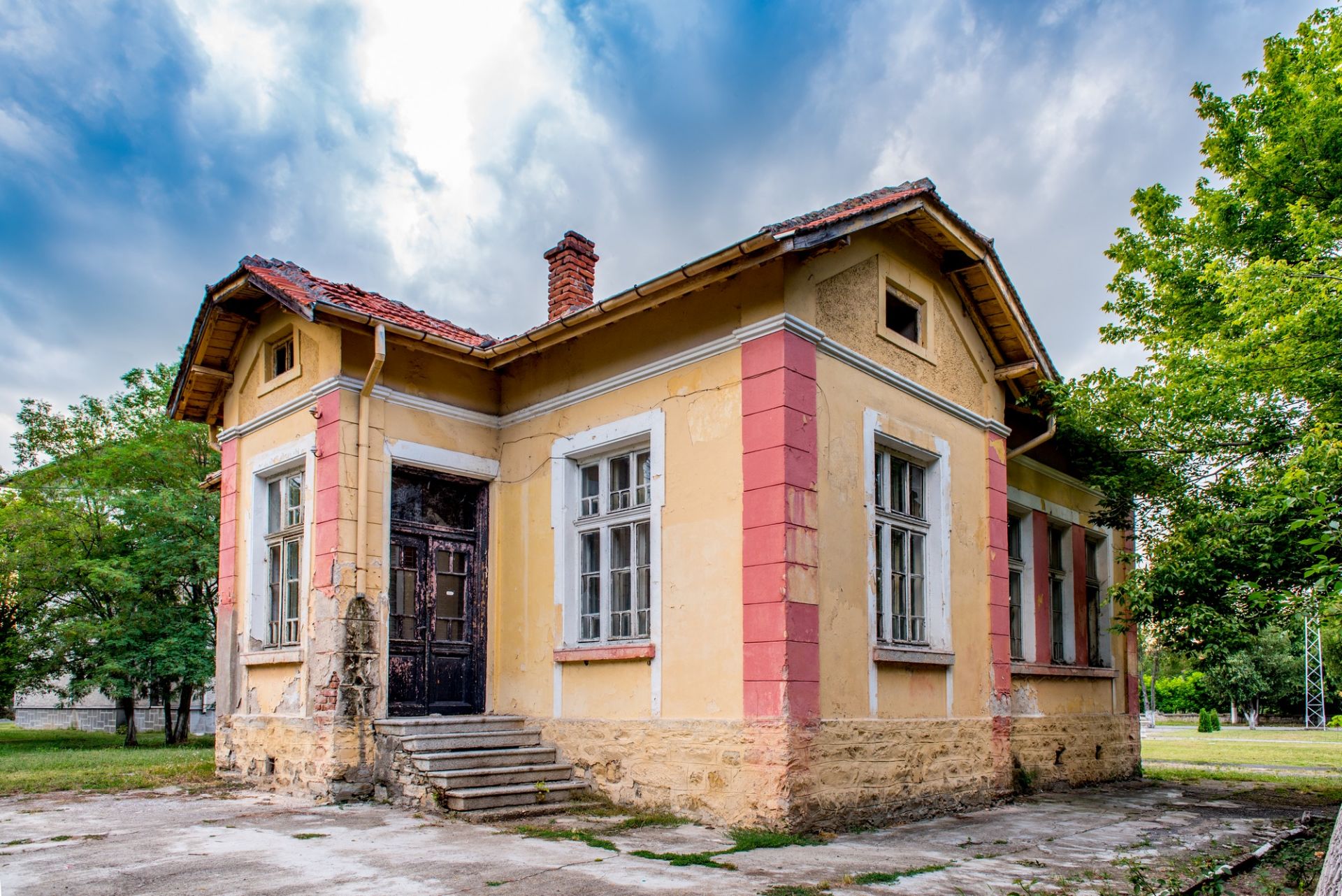 FORMER TOWN HALL, ZAGORTSI, NEAR NOVA ZAGORA, BULGARIA - Image 5 of 10