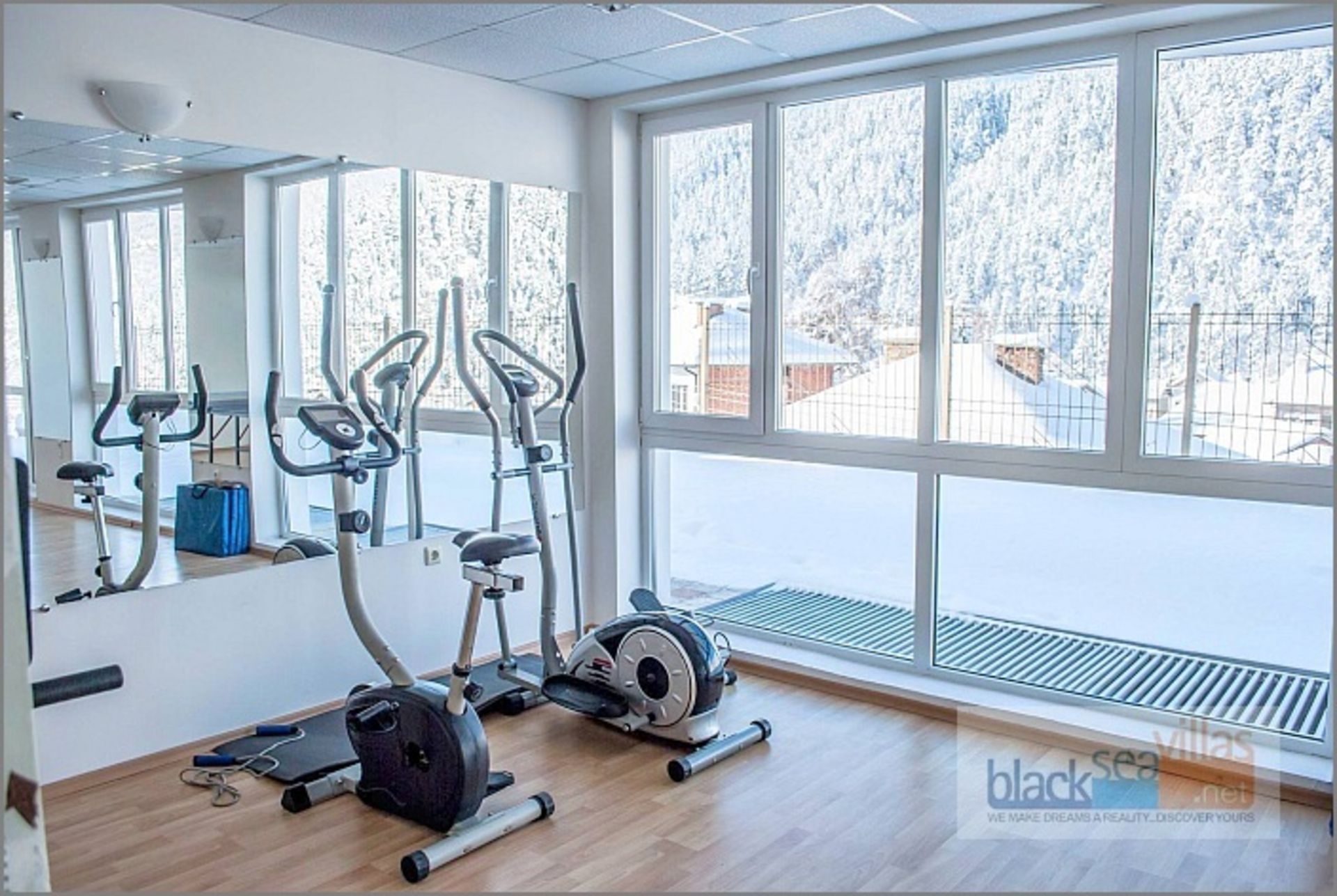 Large leisure centre in beautiful mountain resort. For sale at very low price. Great lifestyle and b - Image 9 of 45