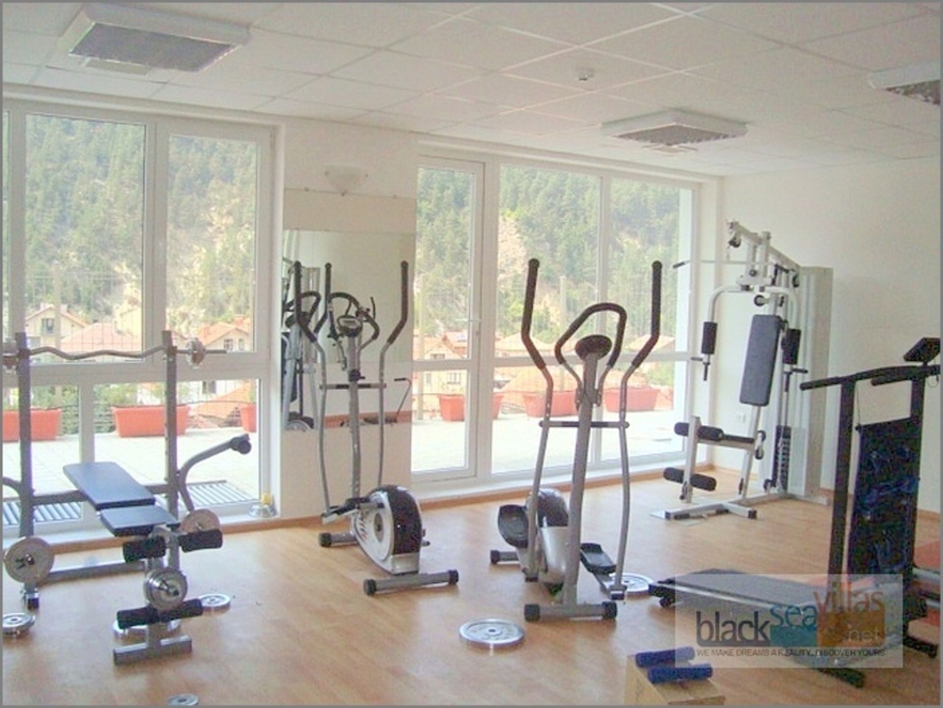 Large leisure centre in beautiful mountain resort. For sale at very low price. Great lifestyle and b - Image 6 of 45