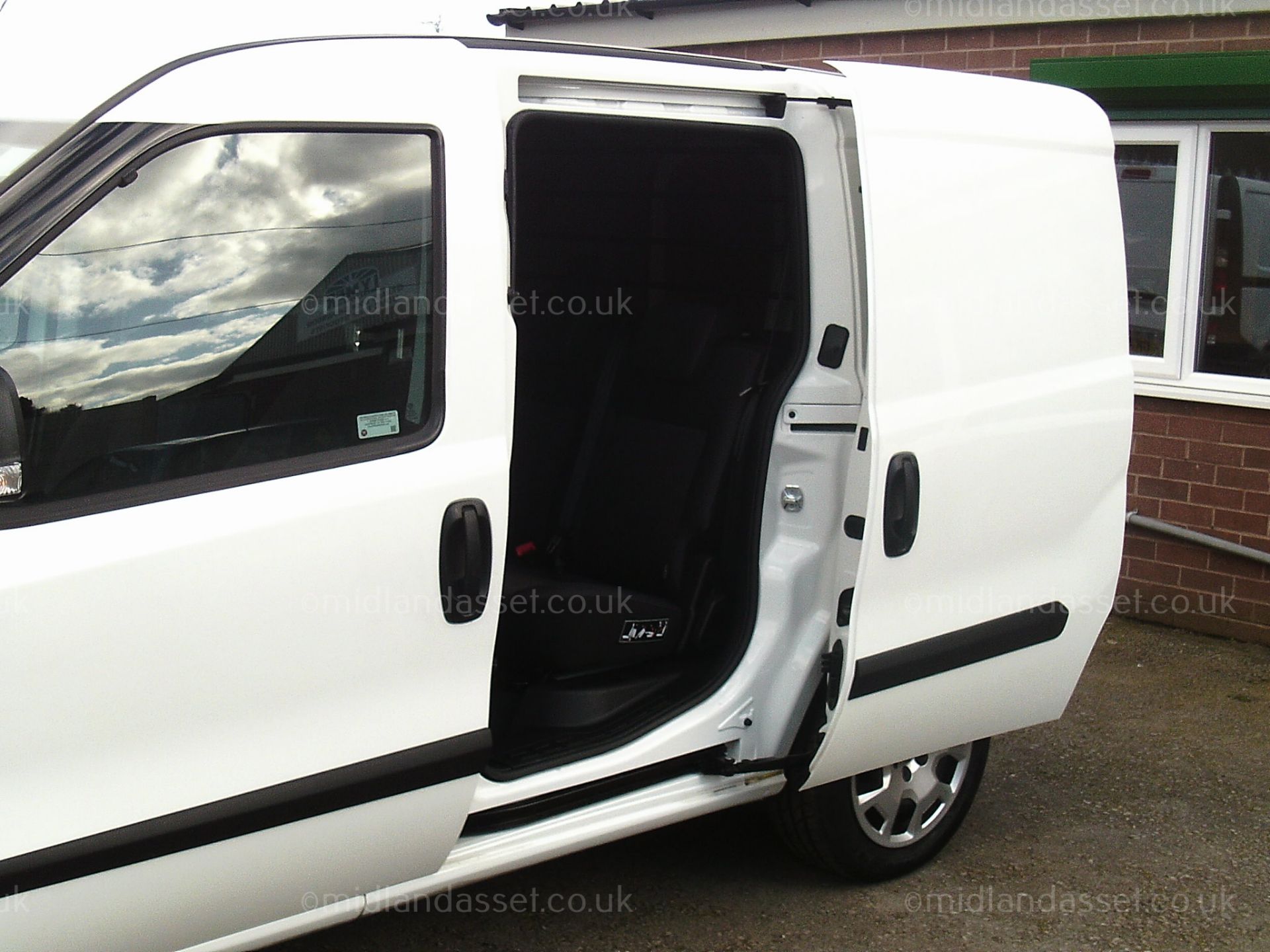 NL - 2016/16 REG FIAT DOBLO 16V ACTIVE MULTIJET COMBI VAN ONE OWNER   DATE OF REGISTRATION: 1st JUNE - Image 9 of 21