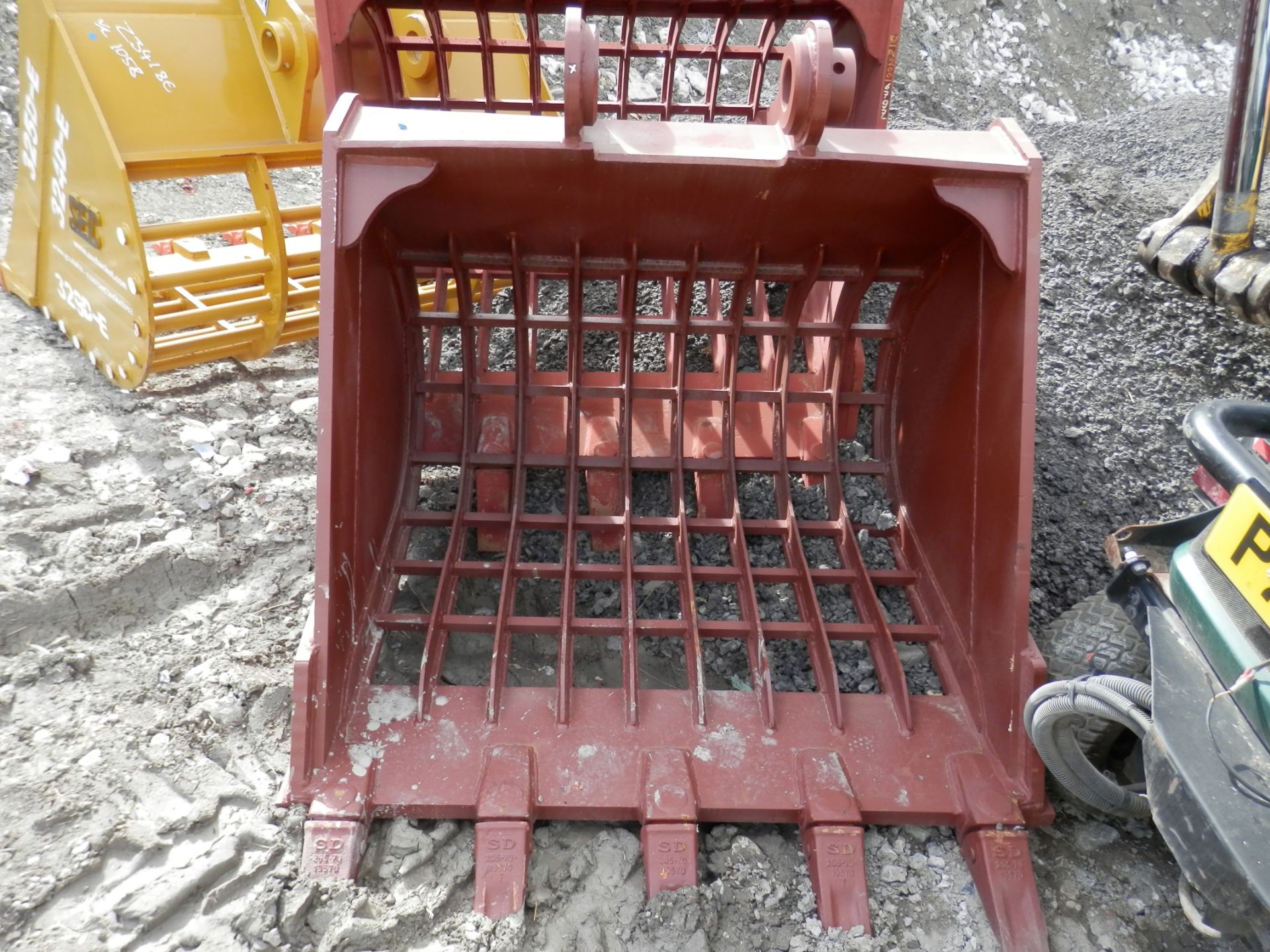 DS - 1 X RIDDLE BUCKET TO FIT KOMATSU DIGGER. NEW & UNUSED.   LISTING IS FOR 1 X RIDDLE BUCKET AS - Image 2 of 3