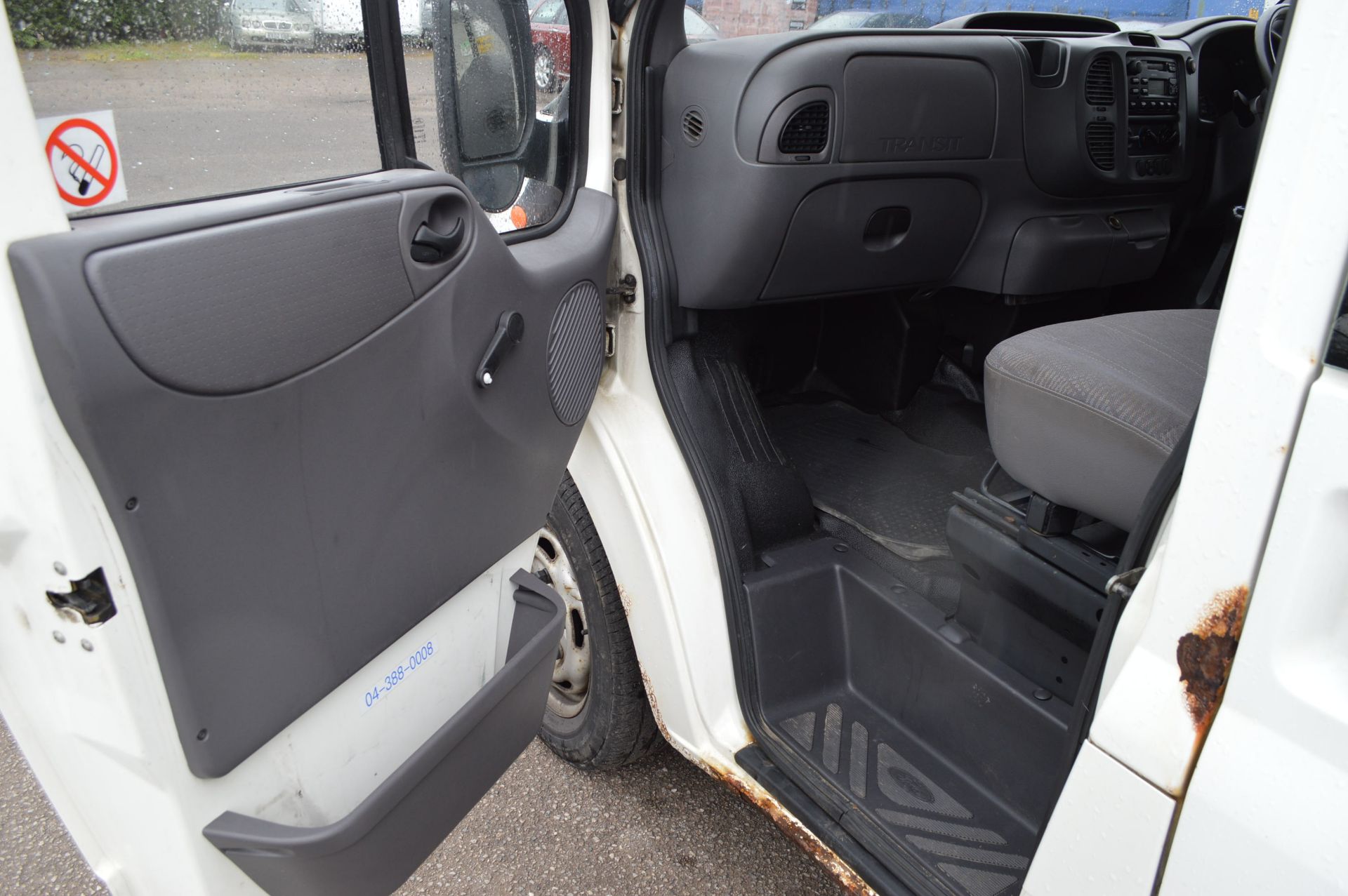 KB - 2005/05 REG FORD TRANSIT 300 MWB PANEL VAN, SHOWING 1 OWNER   DATE OF REGISTRATION: 1ST MAY - Image 7 of 19