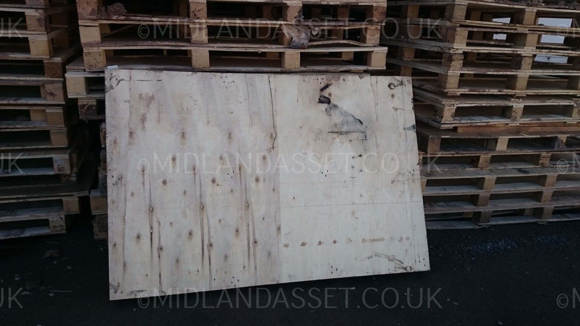 PLY TOP PALLETS IN PACKS OF 10   4 WAY ENTRY PLY BOARDED DIMENSIONS:  DEPTH: 1120MM WIDTH: 1690MM NO - Image 2 of 3