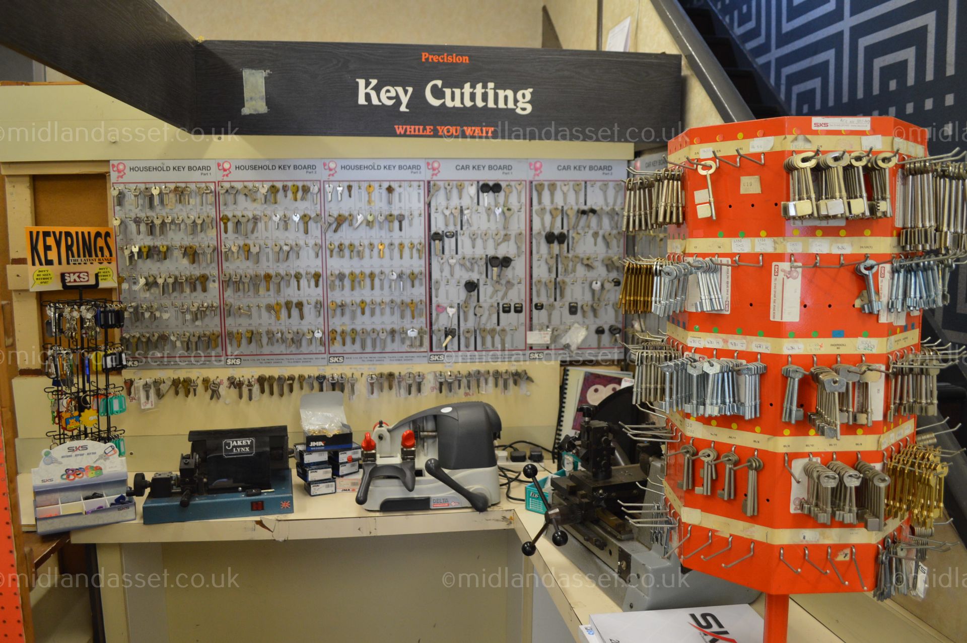 KEY CUTTING EQUIPMENT AND LARGE SUPPLY OF BLANK KEYS   3 x KEY CUTTING MACHINES - ALL IN WORKING