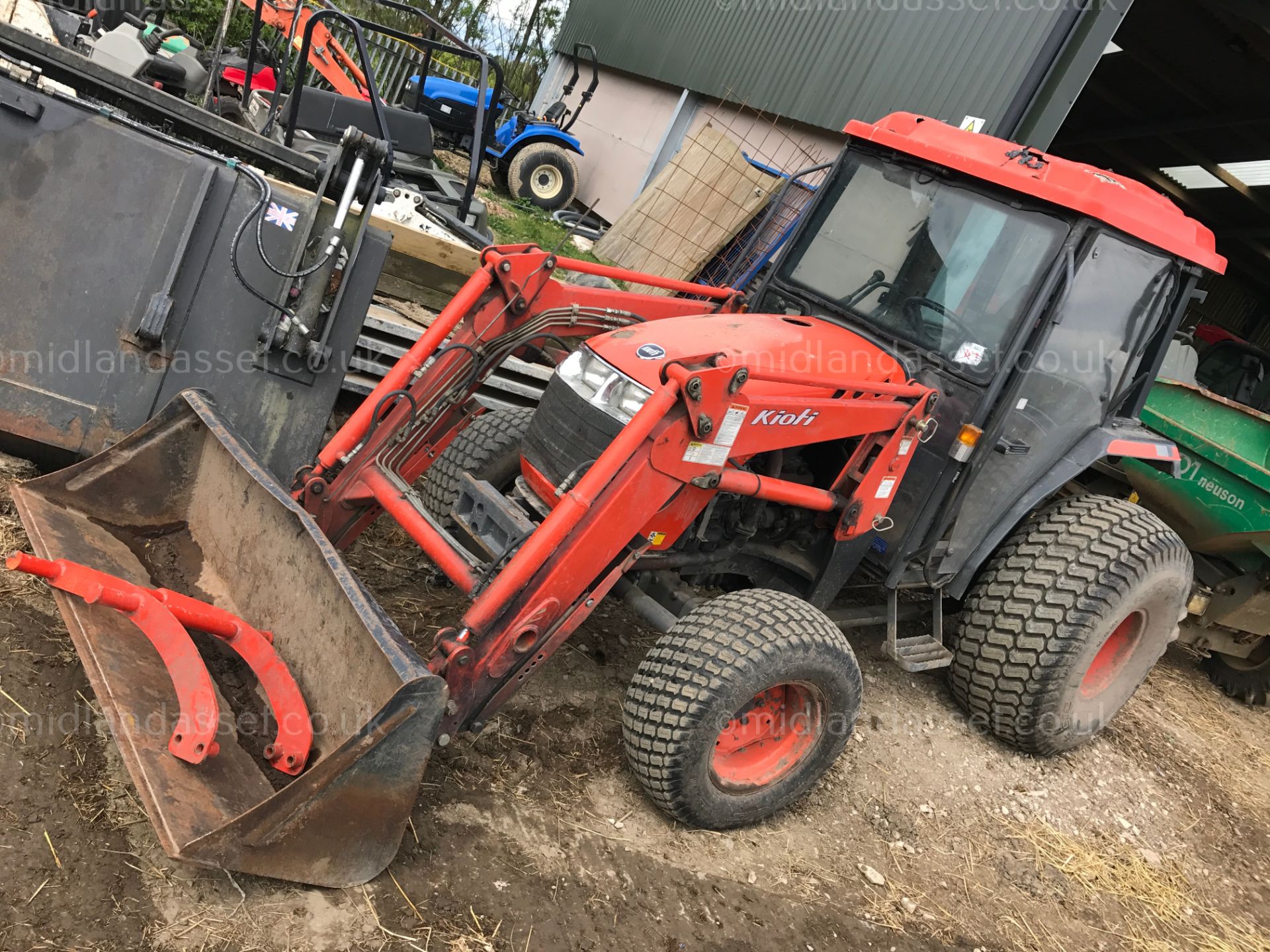 KIOTI 25 BHP TRACTOR   YEAR UNKNOWN FRONT LOADER 25 BHP GOOD WORKING ORDER SHOWING 4,963 HOURS (UN-