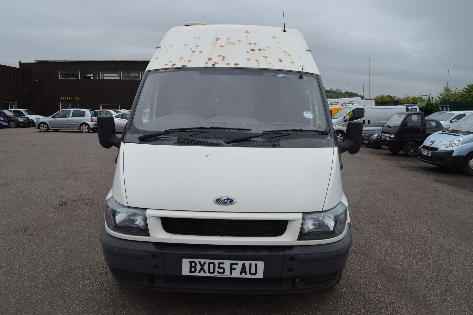 KB - 2005/05 REG FORD TRANSIT 300 MWB PANEL VAN, SHOWING 1 OWNER   DATE OF REGISTRATION: 1ST MAY - Image 2 of 19