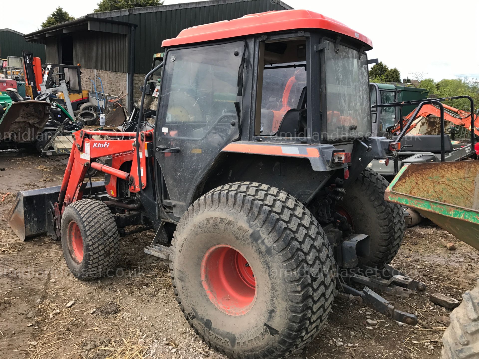 KIOTI 25 BHP TRACTOR   YEAR UNKNOWN FRONT LOADER 25 BHP GOOD WORKING ORDER SHOWING 4,963 HOURS (UN- - Image 8 of 10