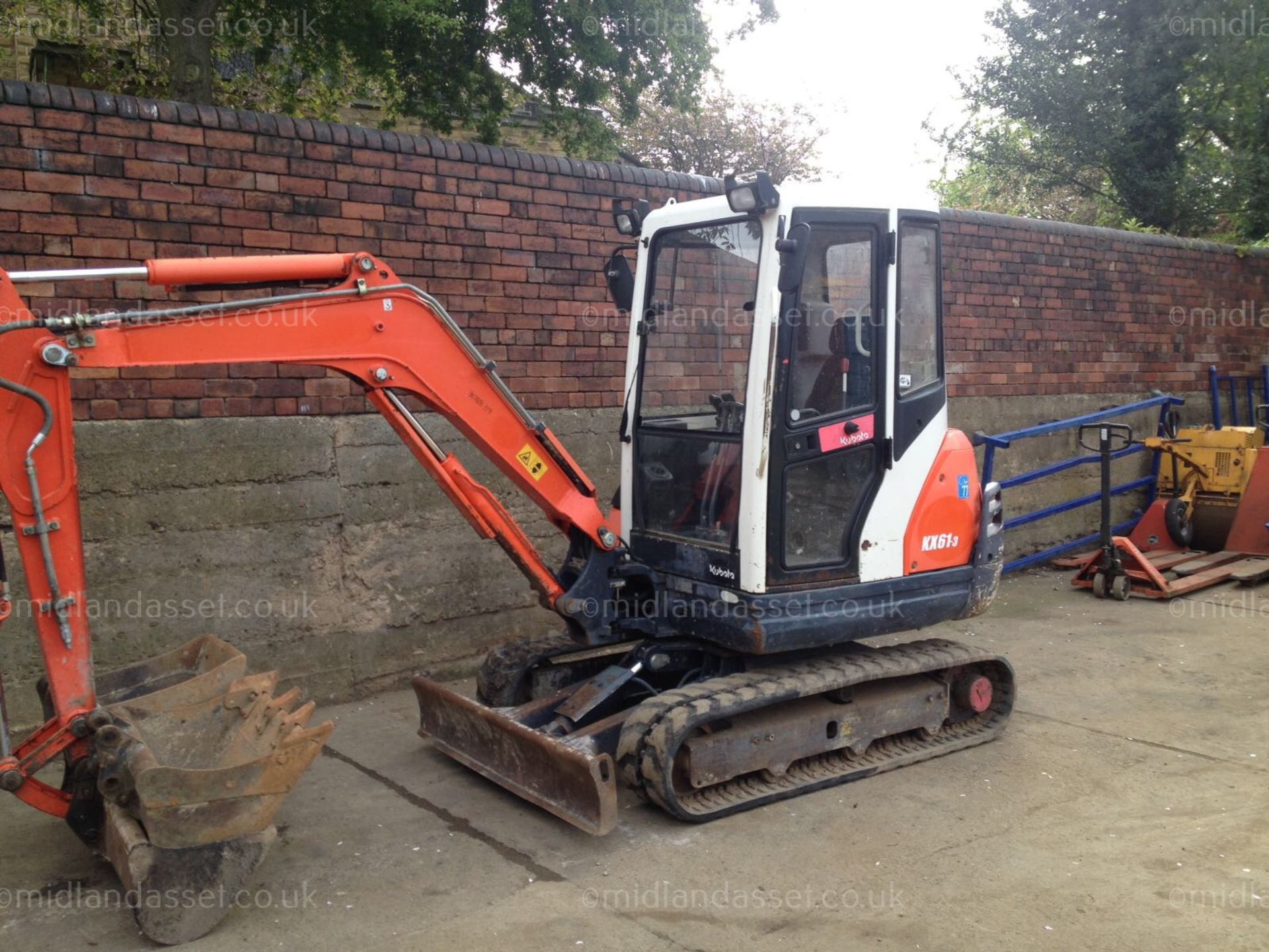 DM - 2008 KUBOTA KX61.3 MINI DIGGER   YEAR OF MANUFACTURE: 2008 COMES WITH 3 BUCKETS FITTED WITH A