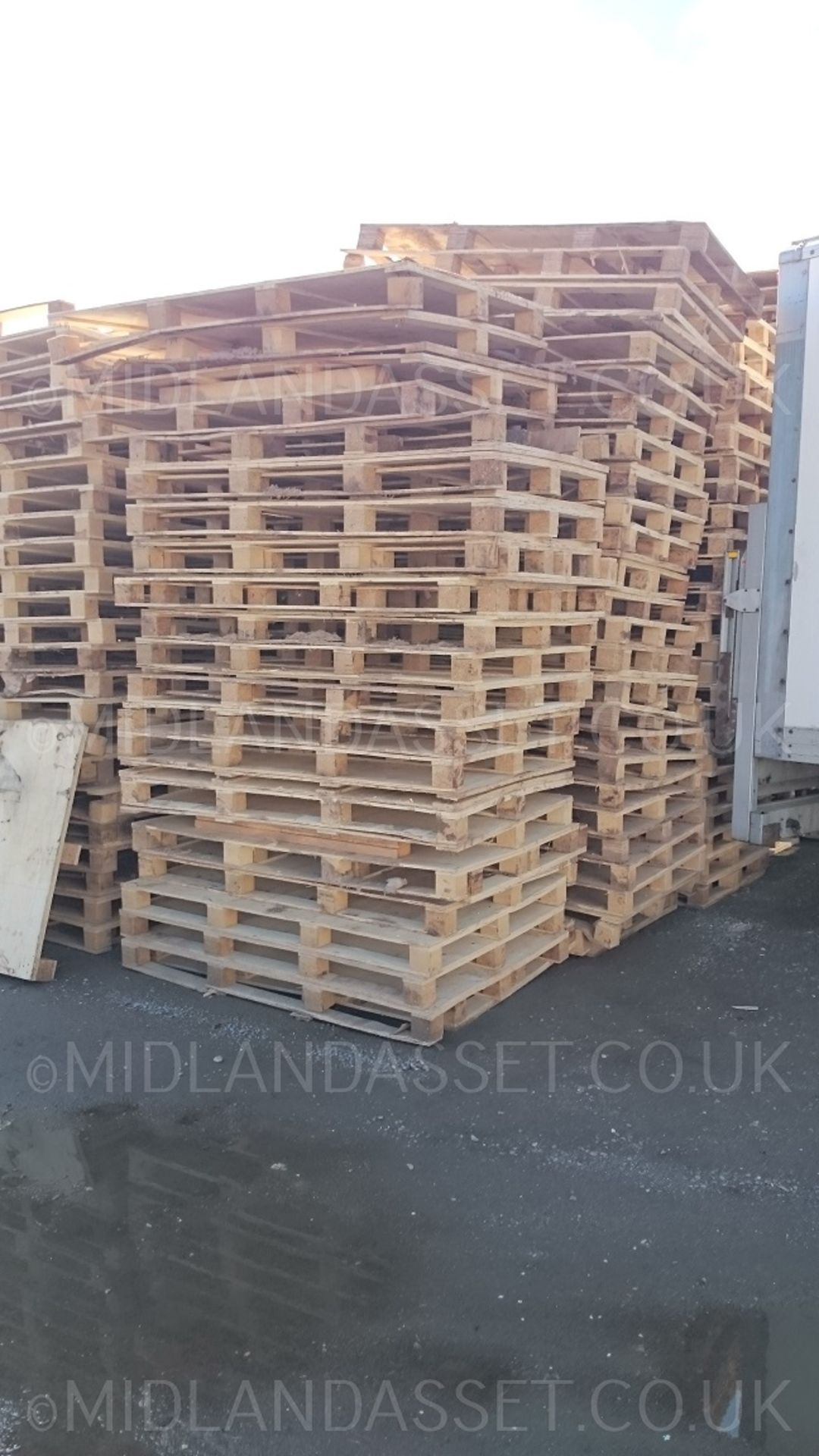 PLY TOP PALLETS IN PACKS OF 10   4 WAY ENTRY PLY BOARDED DIMENSIONS:  DEPTH: 1120MM WIDTH: 1690MM NO - Image 3 of 3