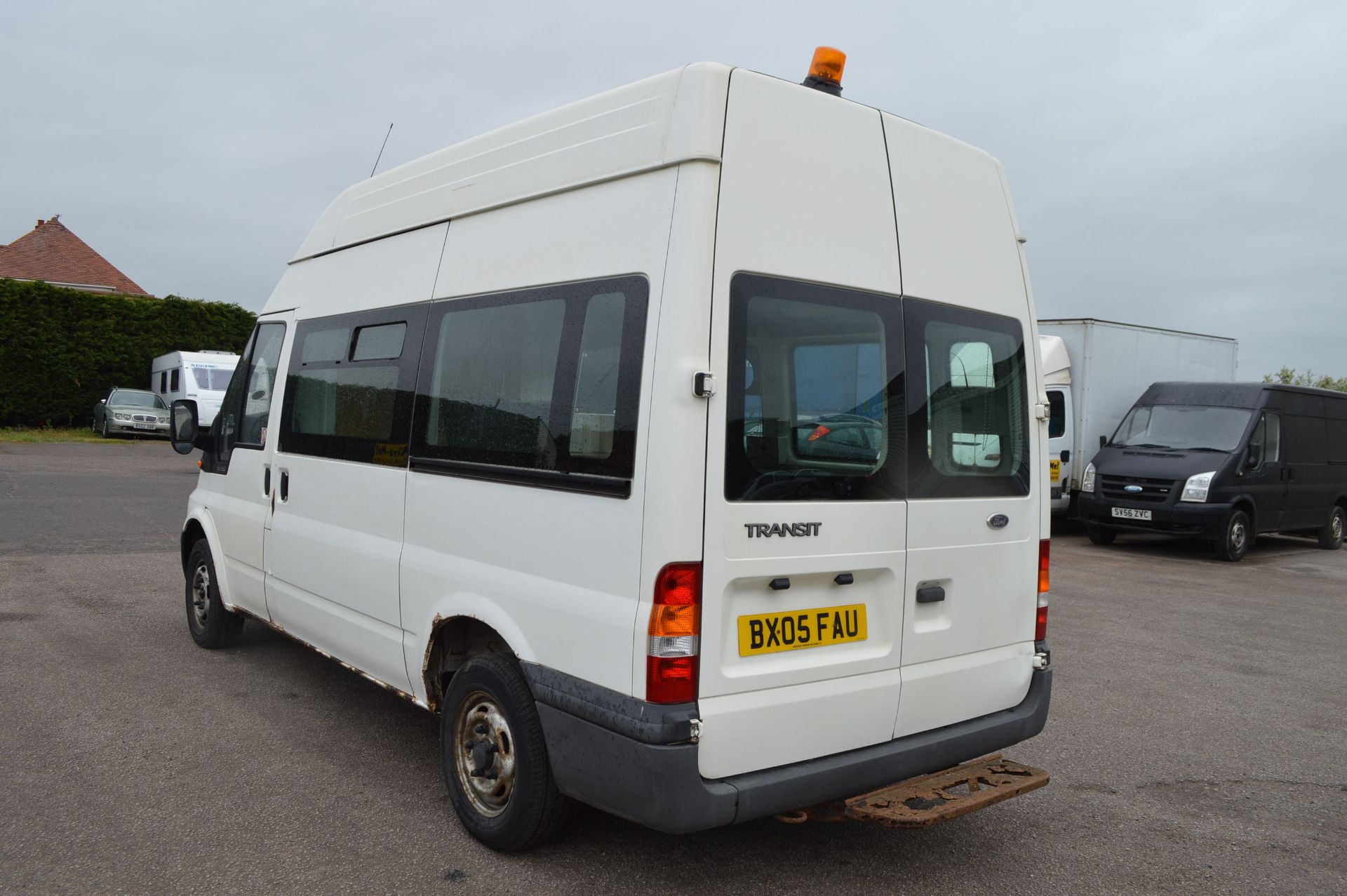 KB - 2005/05 REG FORD TRANSIT 300 MWB PANEL VAN, SHOWING 1 OWNER   DATE OF REGISTRATION: 1ST MAY - Image 4 of 19