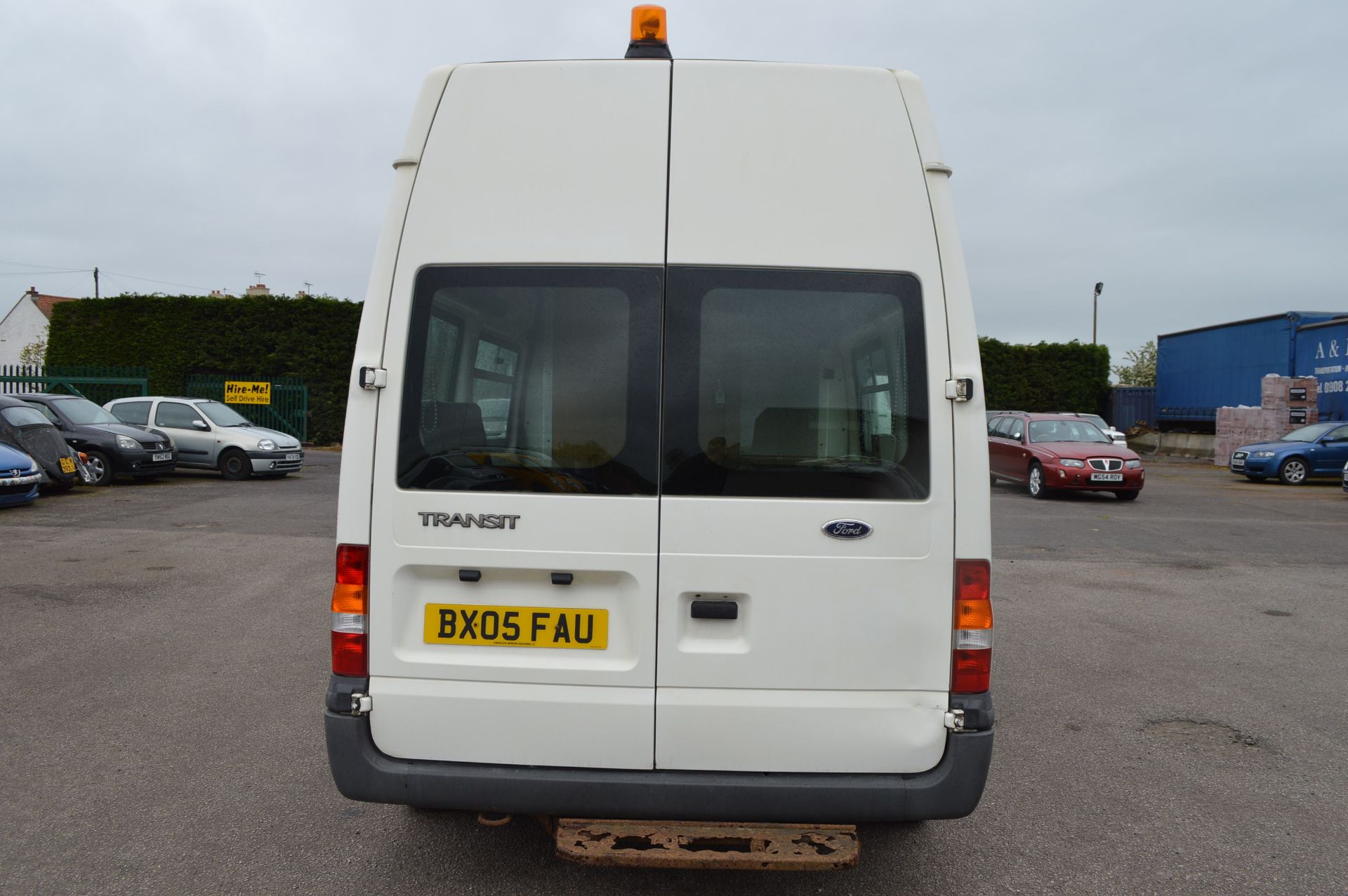 KB - 2005/05 REG FORD TRANSIT 300 MWB PANEL VAN, SHOWING 1 OWNER   DATE OF REGISTRATION: 1ST MAY - Image 5 of 19